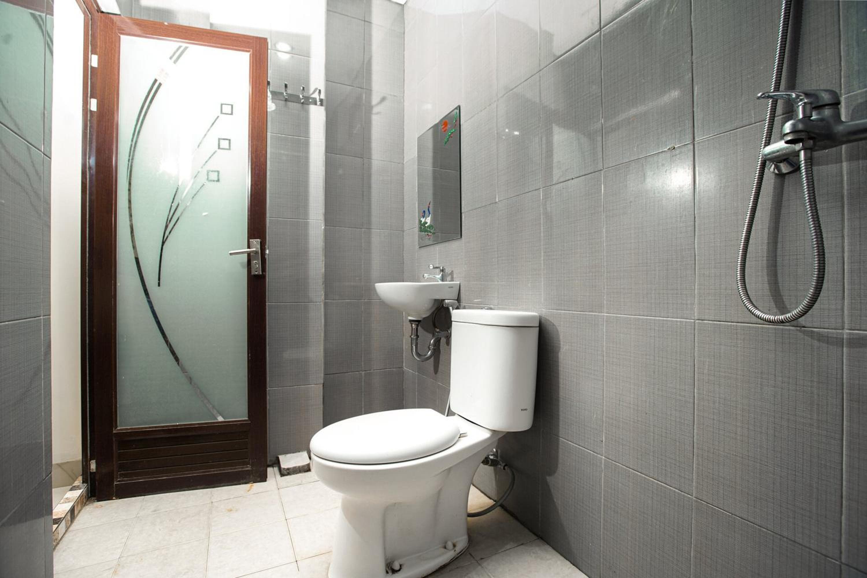 RedDoorz near Palembang Trade Center 3
