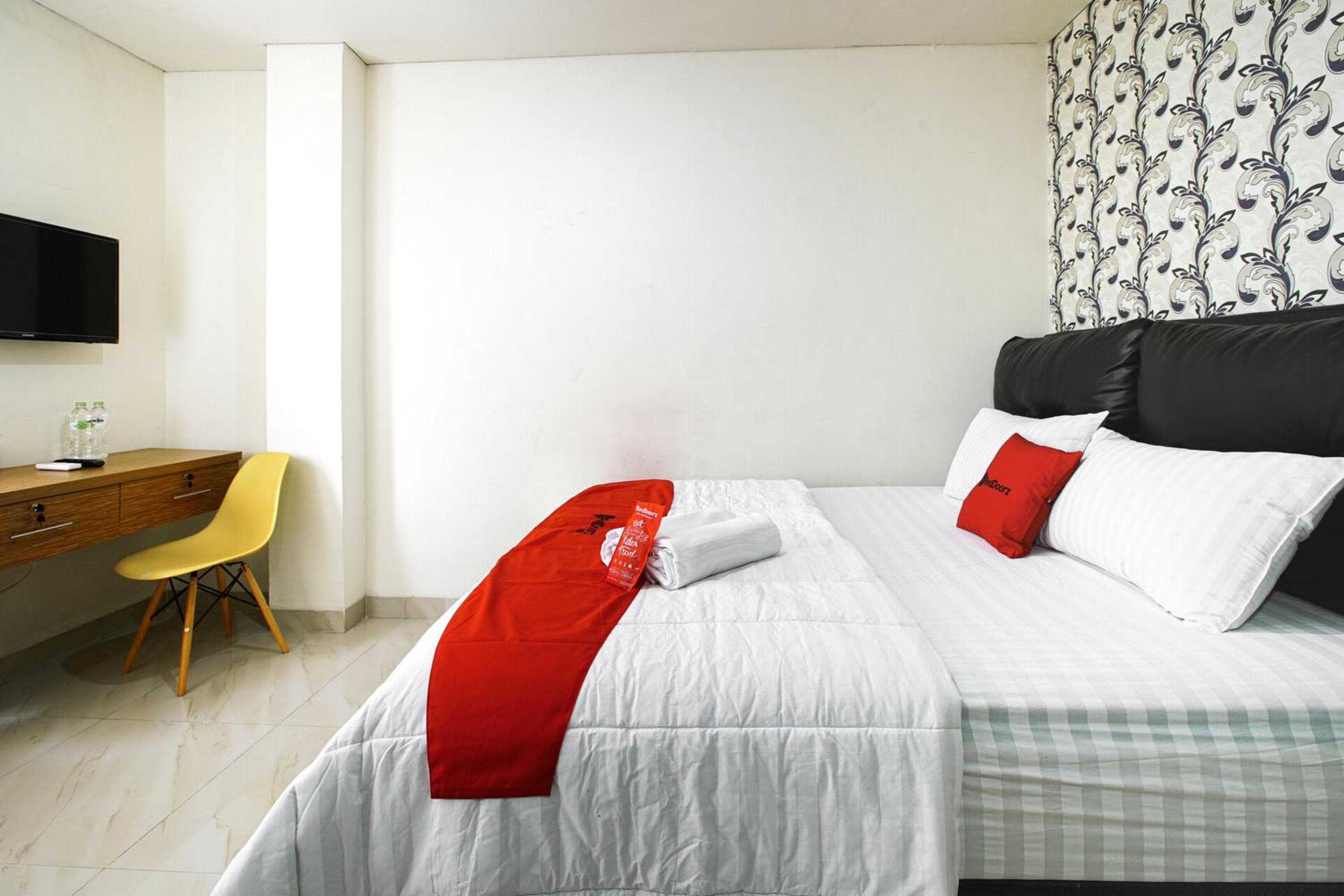 RedDoorz near Palembang Trade Center 3