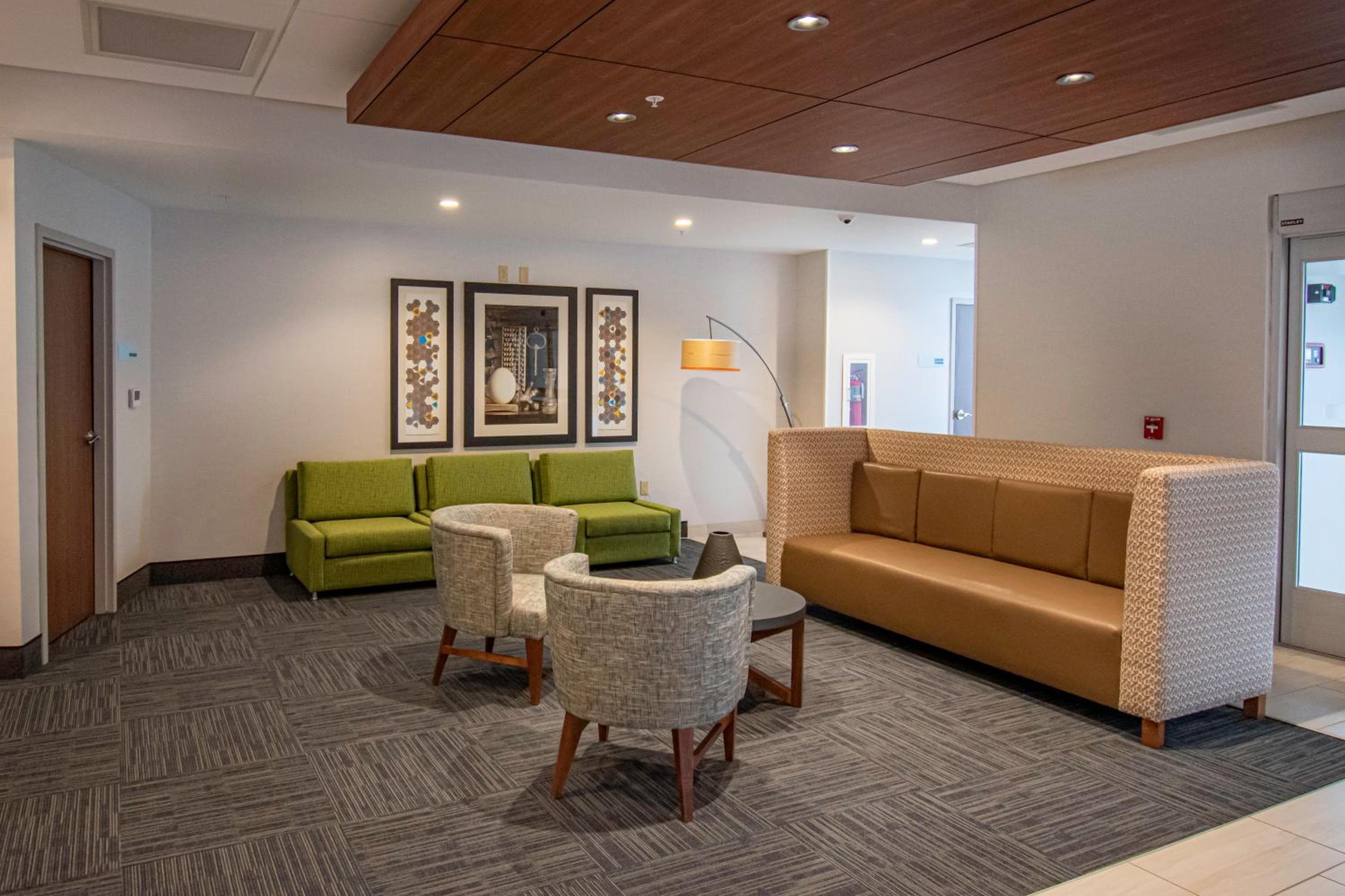 Holiday Inn Express & Suites Tonawanda - Buffalo Area by IHG