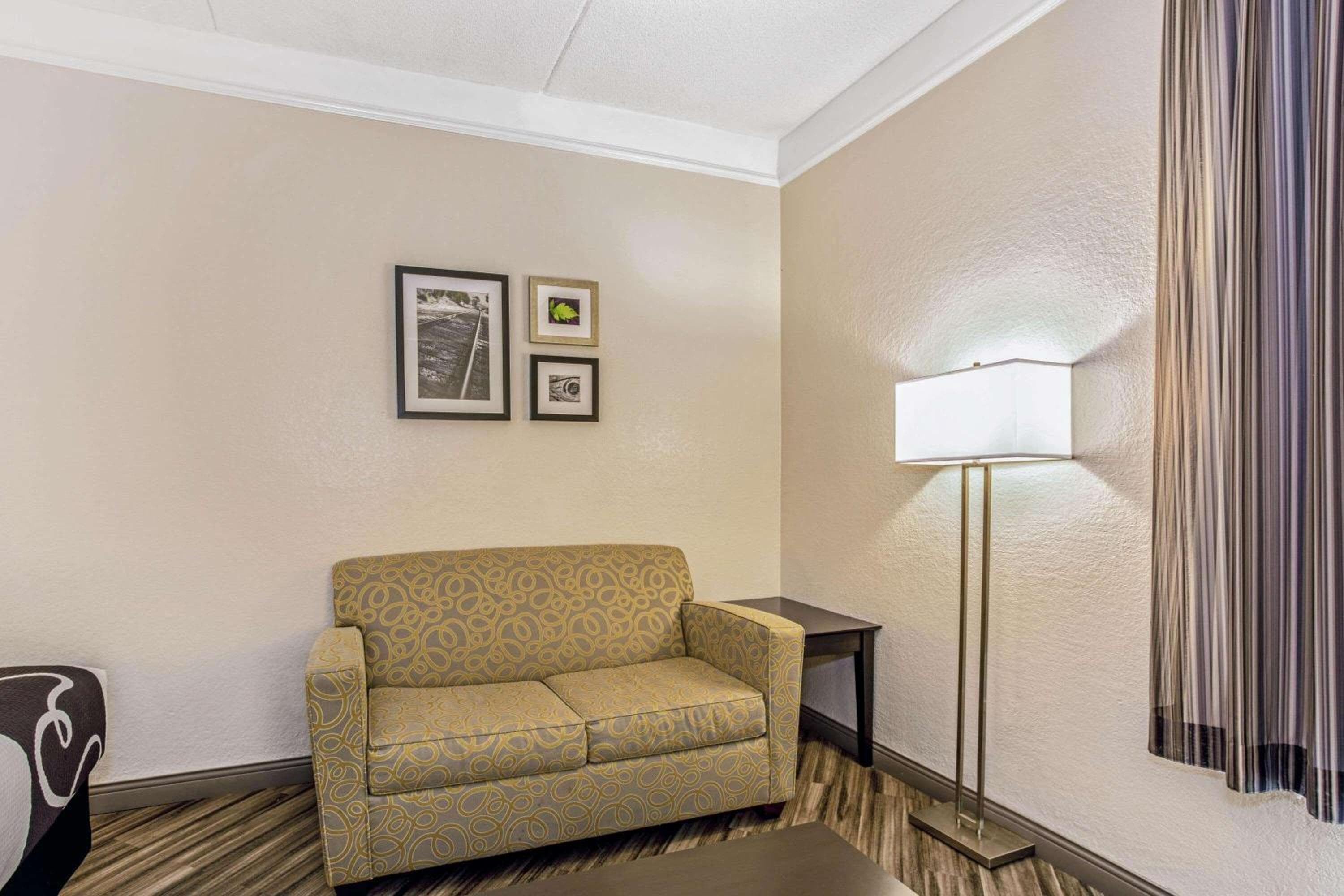 La Quinta by Wyndham Orlando Airport - On Property Food Trucks & Free Airport Shuttle!