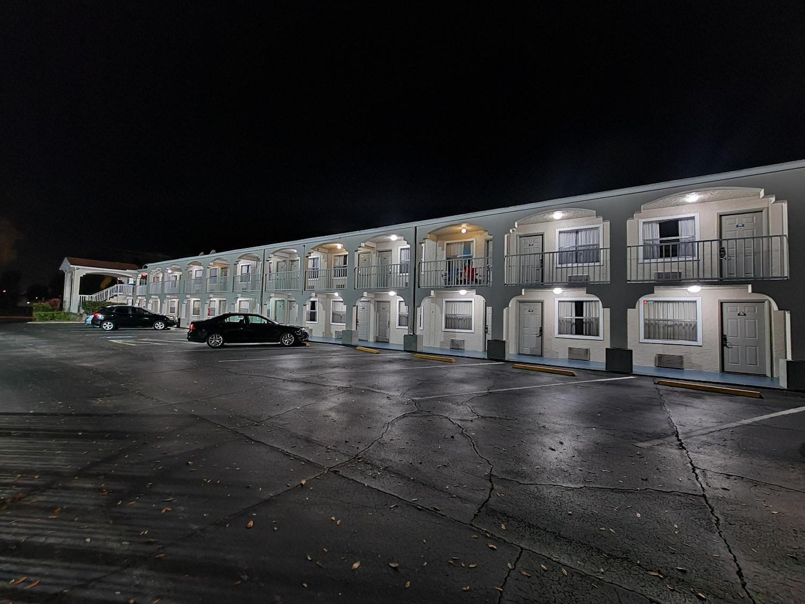 Days Inn by Wyndham Bradenton I-75