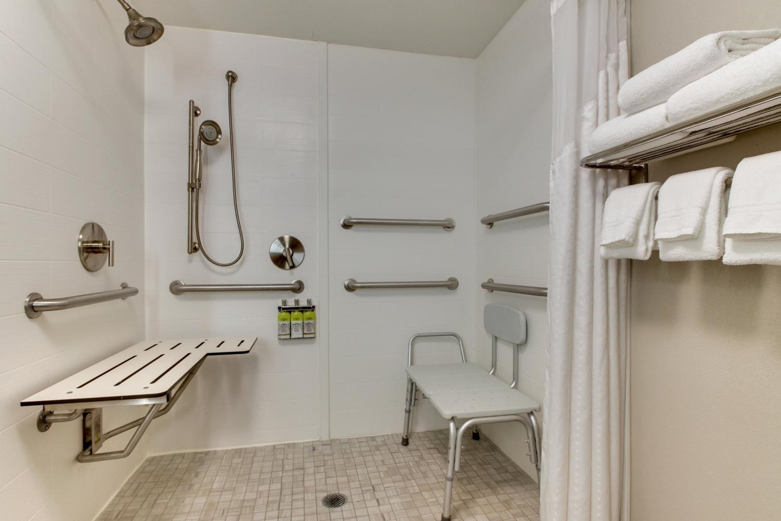 Holiday Inn Express & Suites Atlanta Perimeter Mall Hotel by IHG