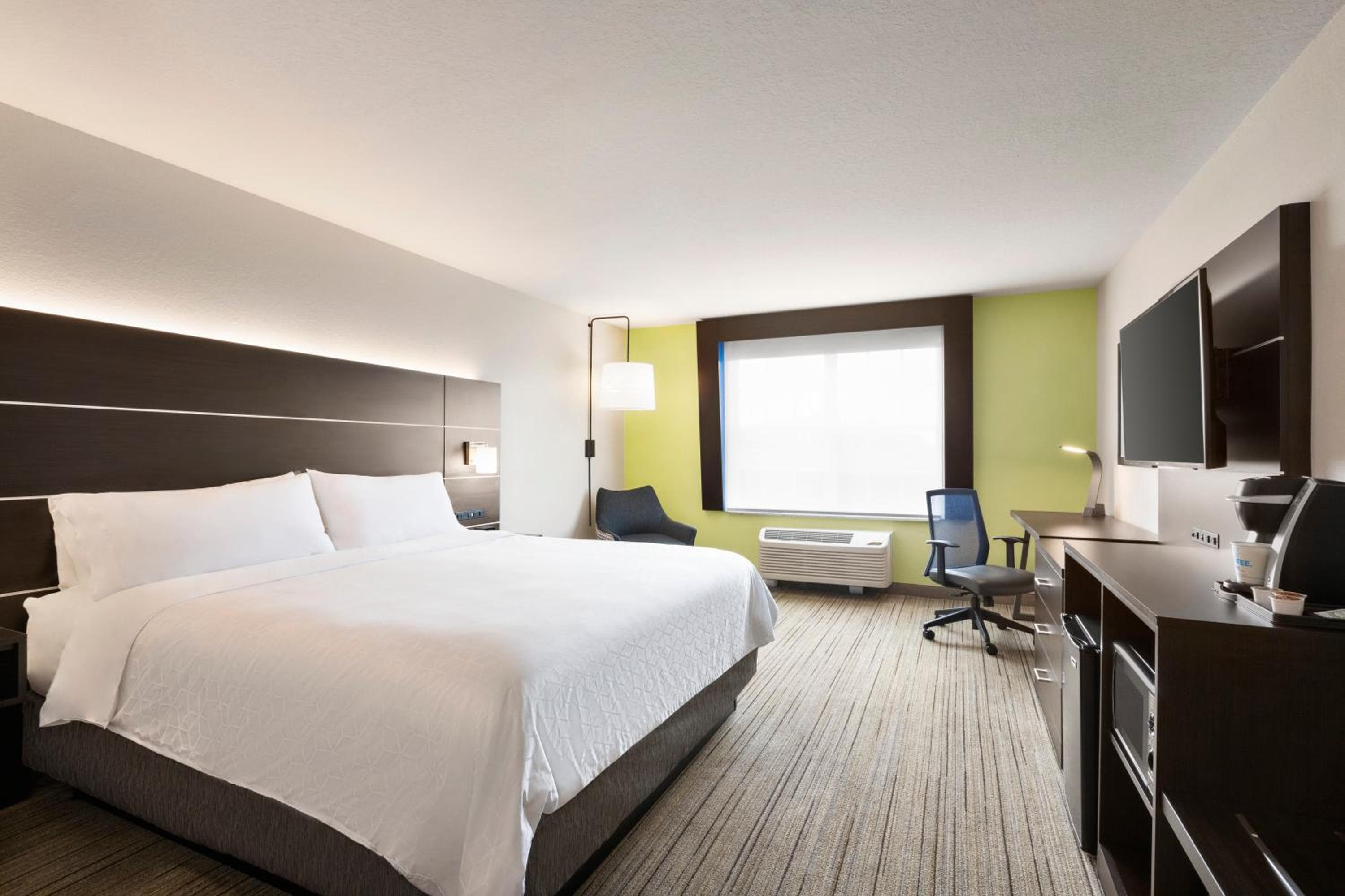 Holiday Inn Express & Suites Sarasota East by IHG