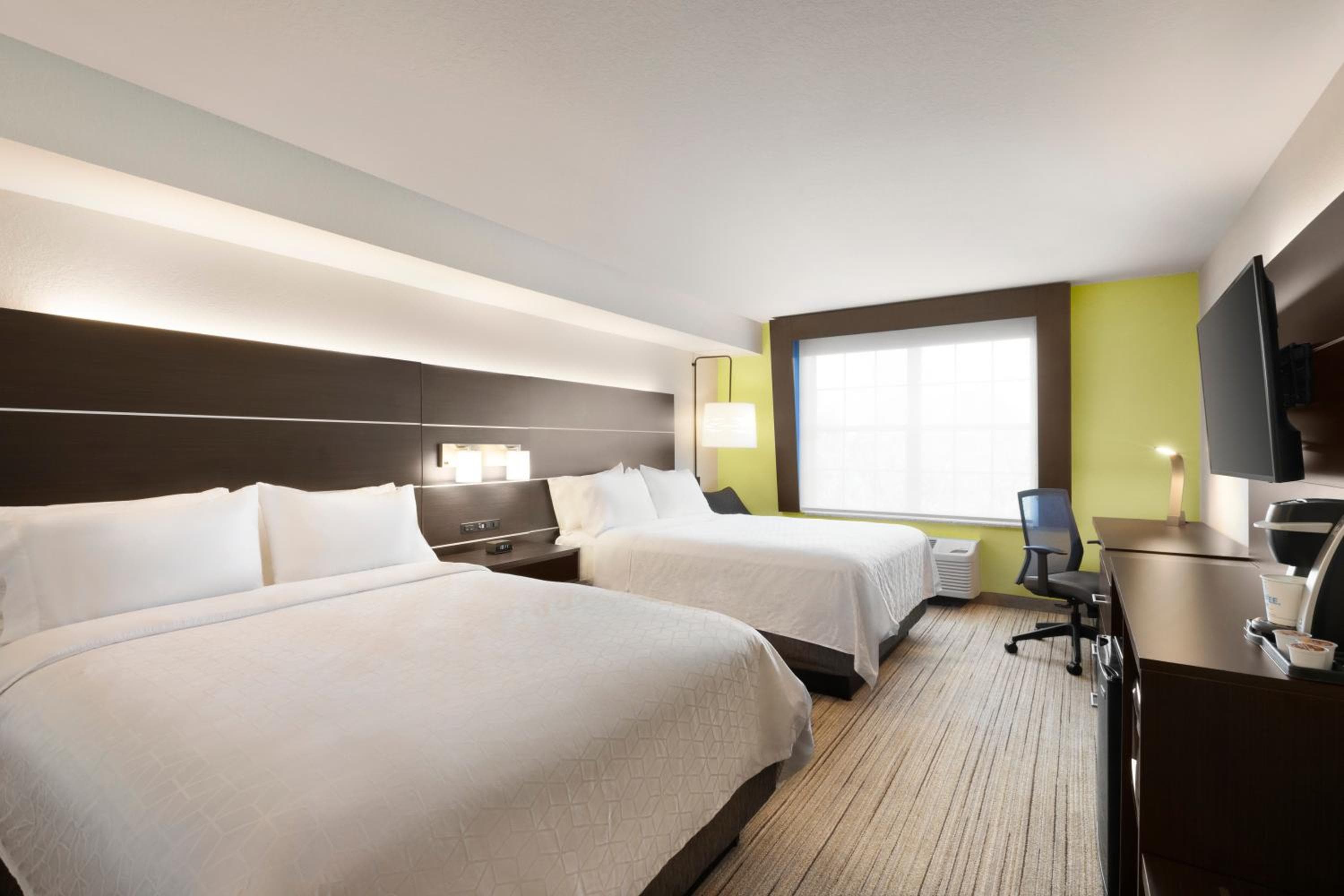 Holiday Inn Express & Suites Sarasota East by IHG