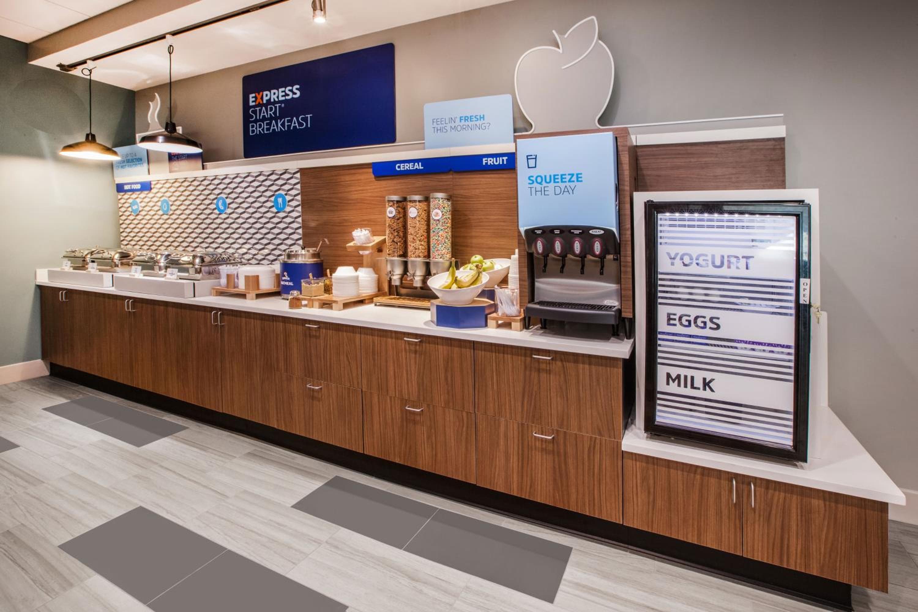 Holiday Inn Express Hotel & Suites Dallas South - DeSoto by IHG
