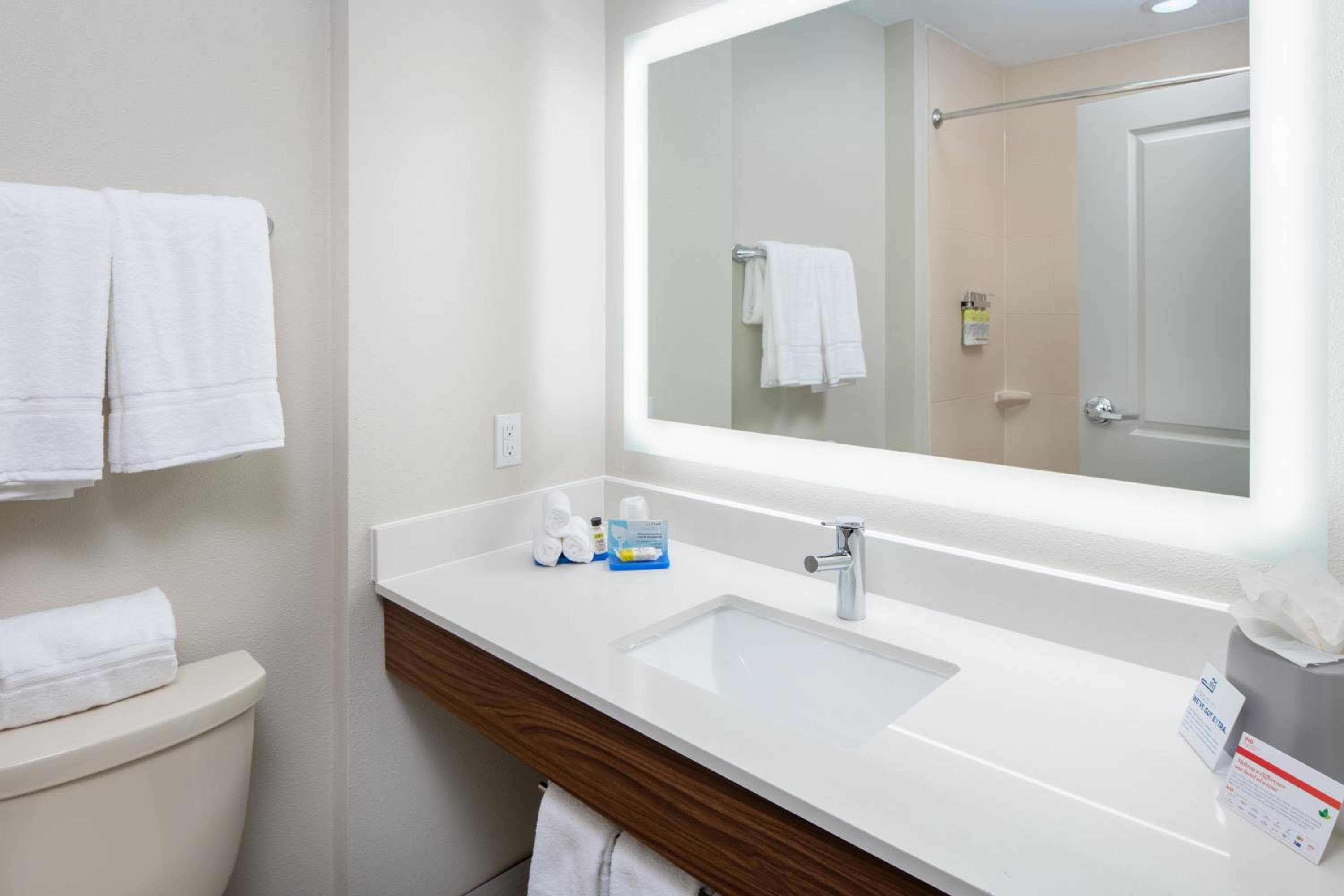 Holiday Inn Express Hotel & Suites Dallas South - DeSoto by IHG