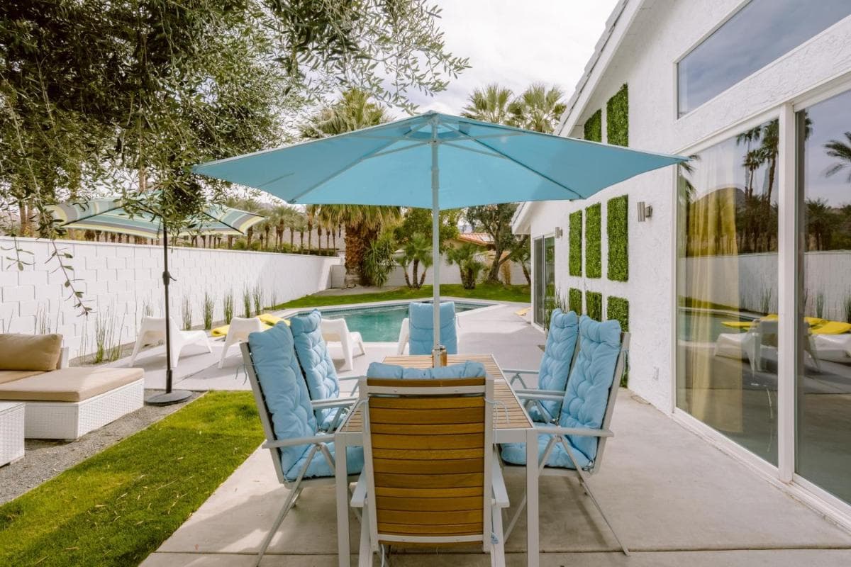 Mid Century Modern With Amazing Mountain View (E-Scooters Included)