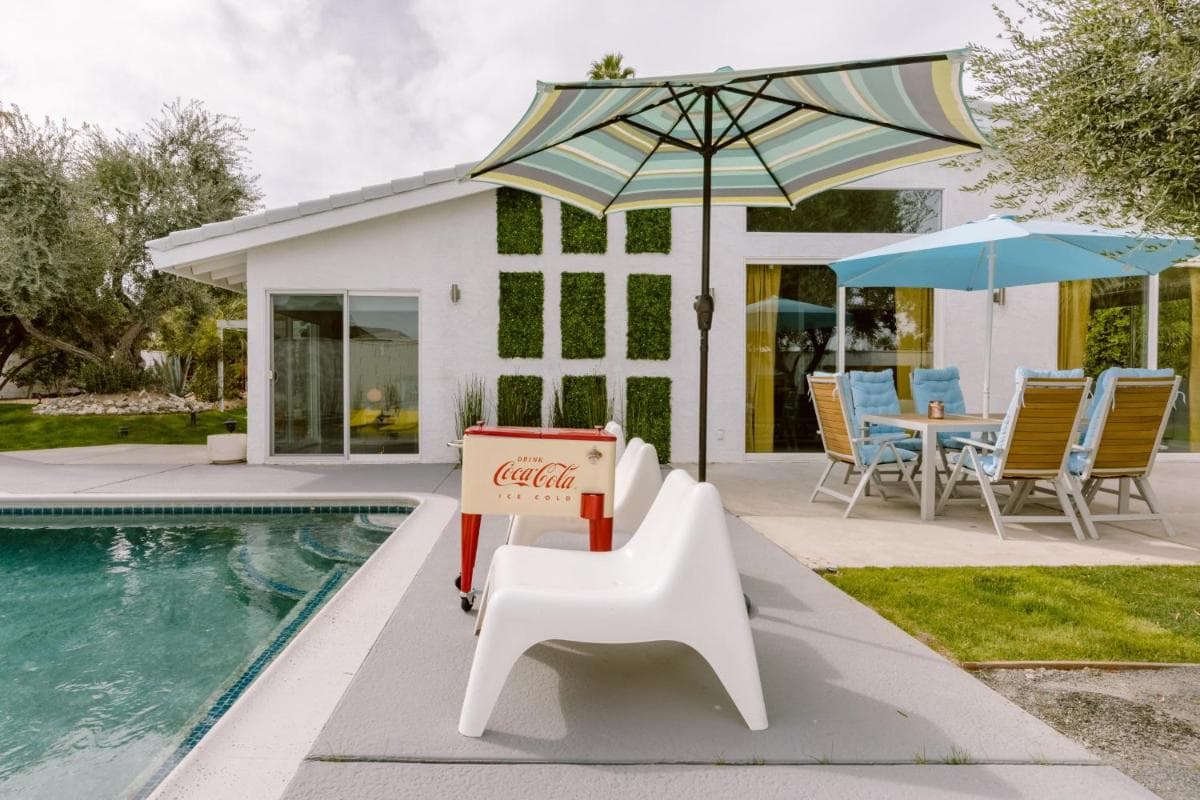 Mid Century Modern With Amazing Mountain View (E-Scooters Included)