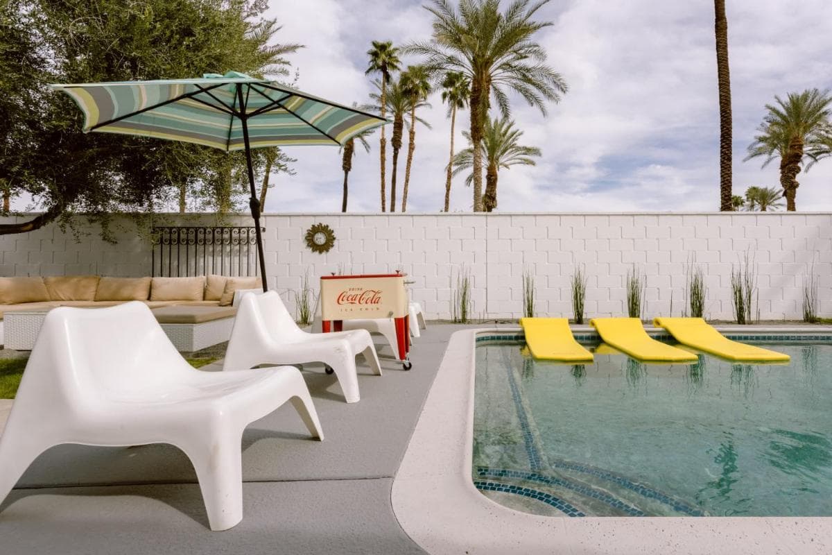 Mid Century Modern With Amazing Mountain View (E-Scooters Included)