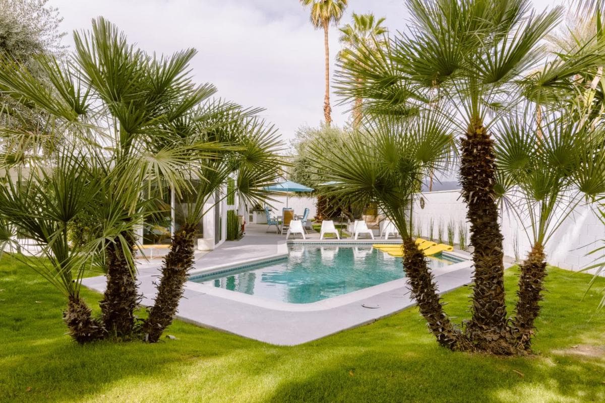 Mid Century Modern With Amazing Mountain View (E-Scooters Included)