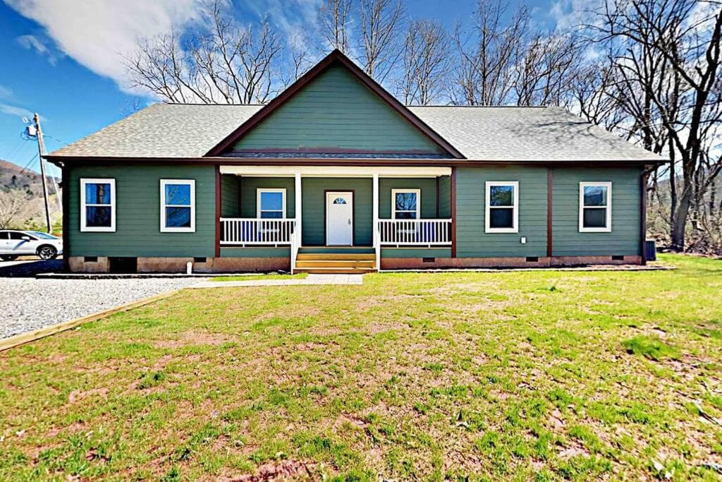 Serenity Views Comfort - Close to City & Parkway!
