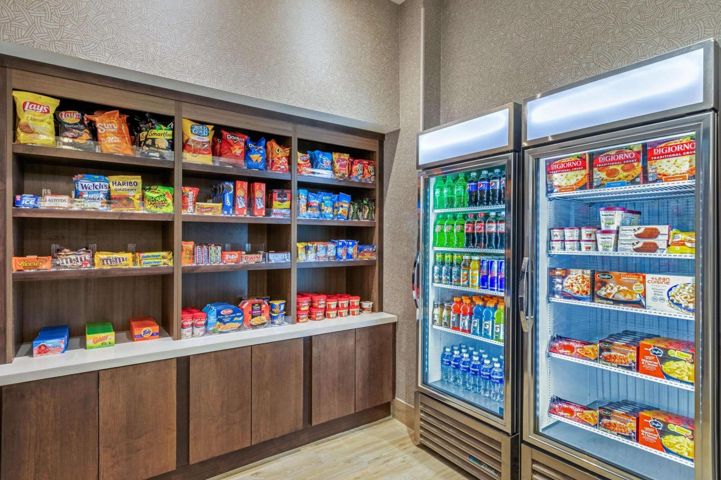 La Quinta Inn & Suites by Wyndham Kansas City Beacon Hill