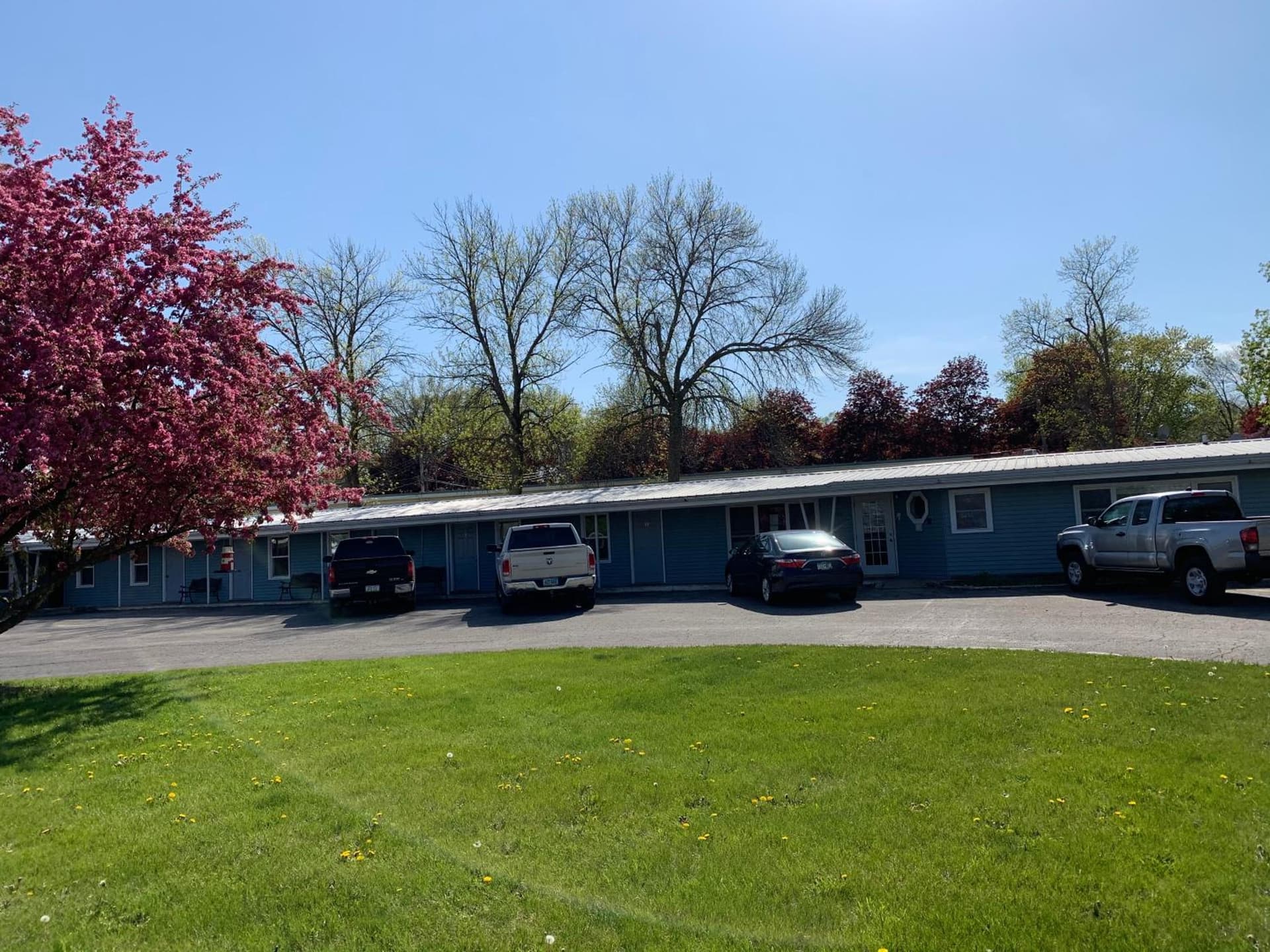 HOMETOWN INN
