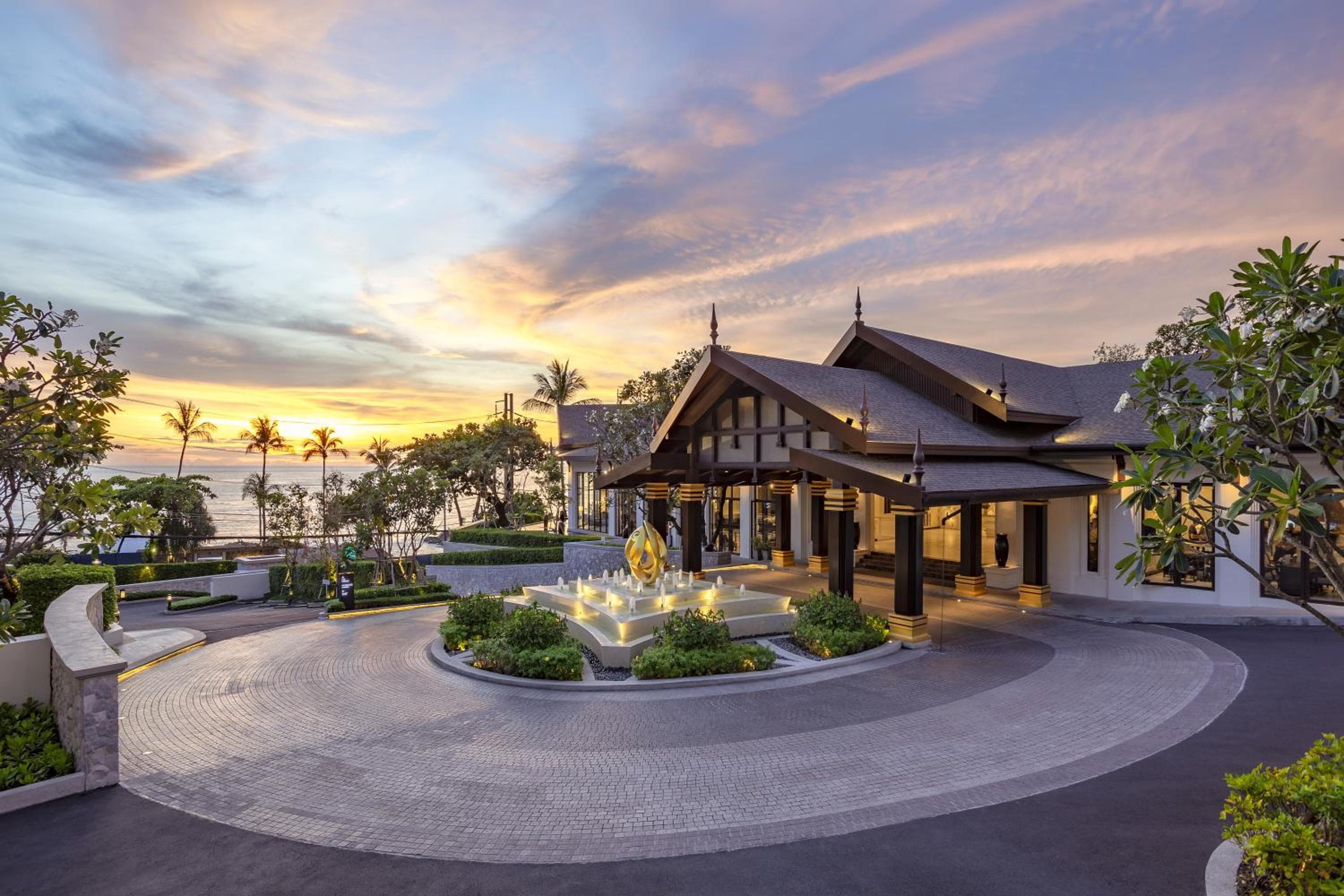 Diamond Cliff Resort & Spa, Patong Beach