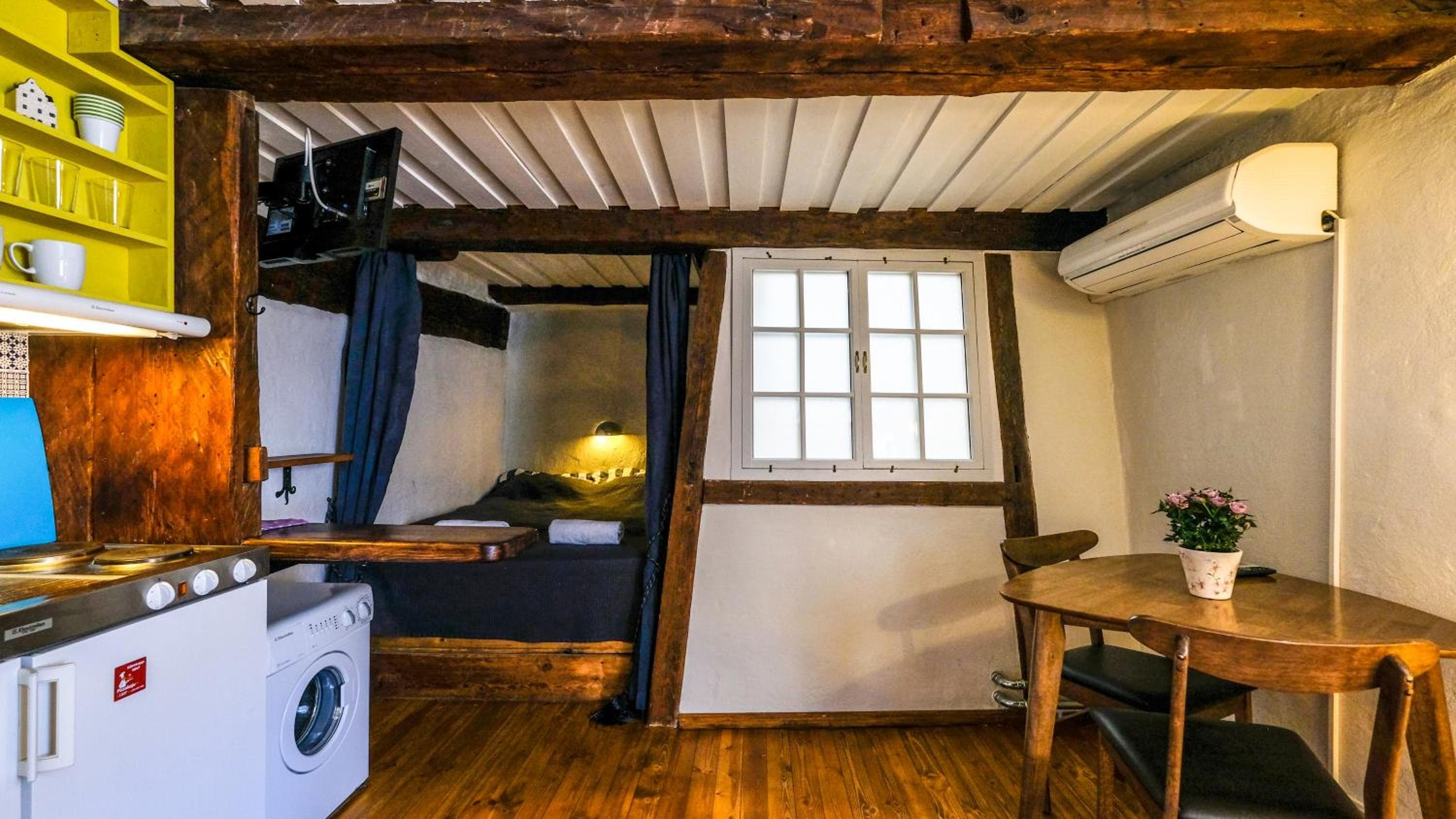Blacksmith Old Town Apartments