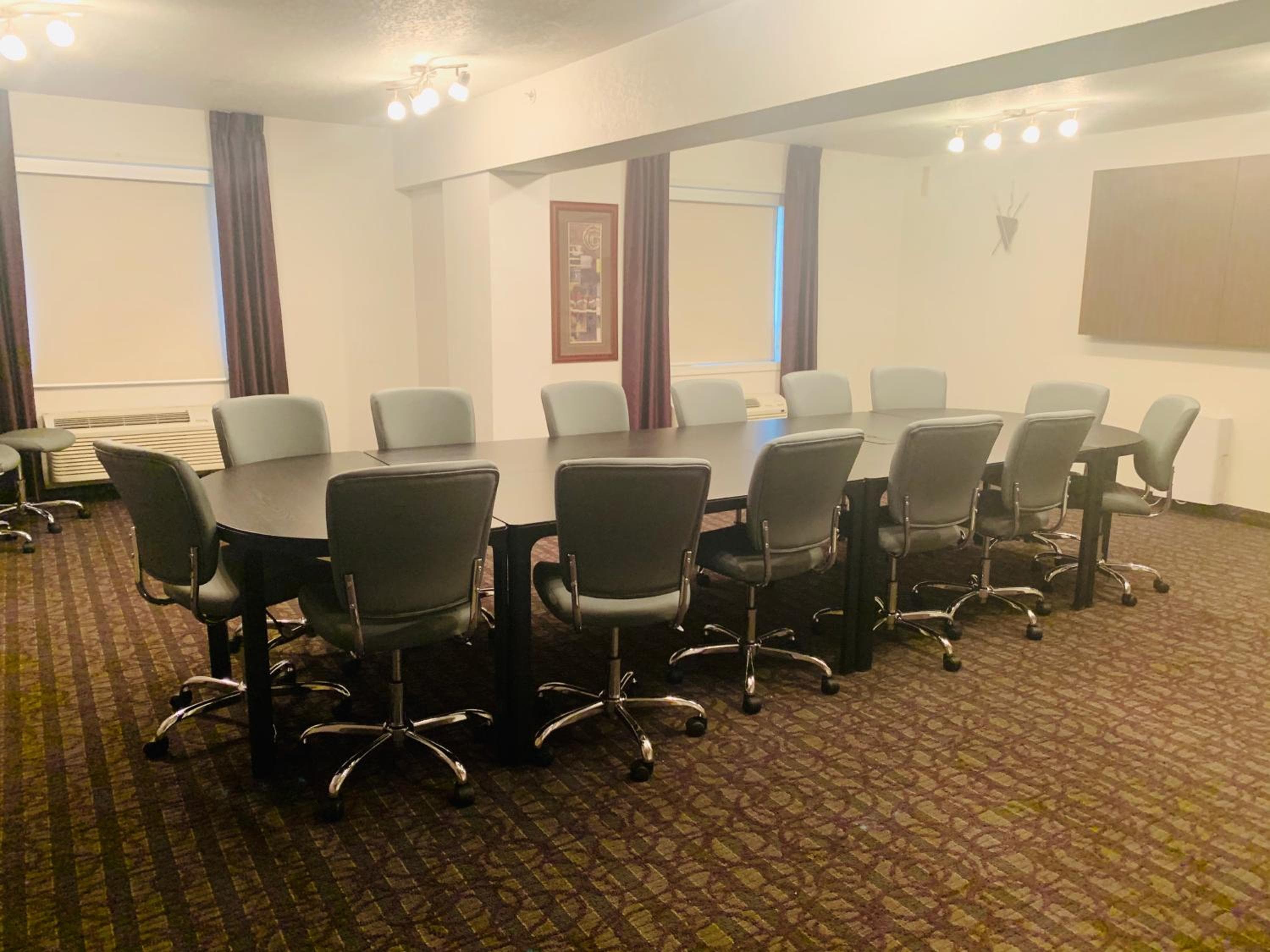 Ramada by Wyndham Red Deer Hotel & Suites