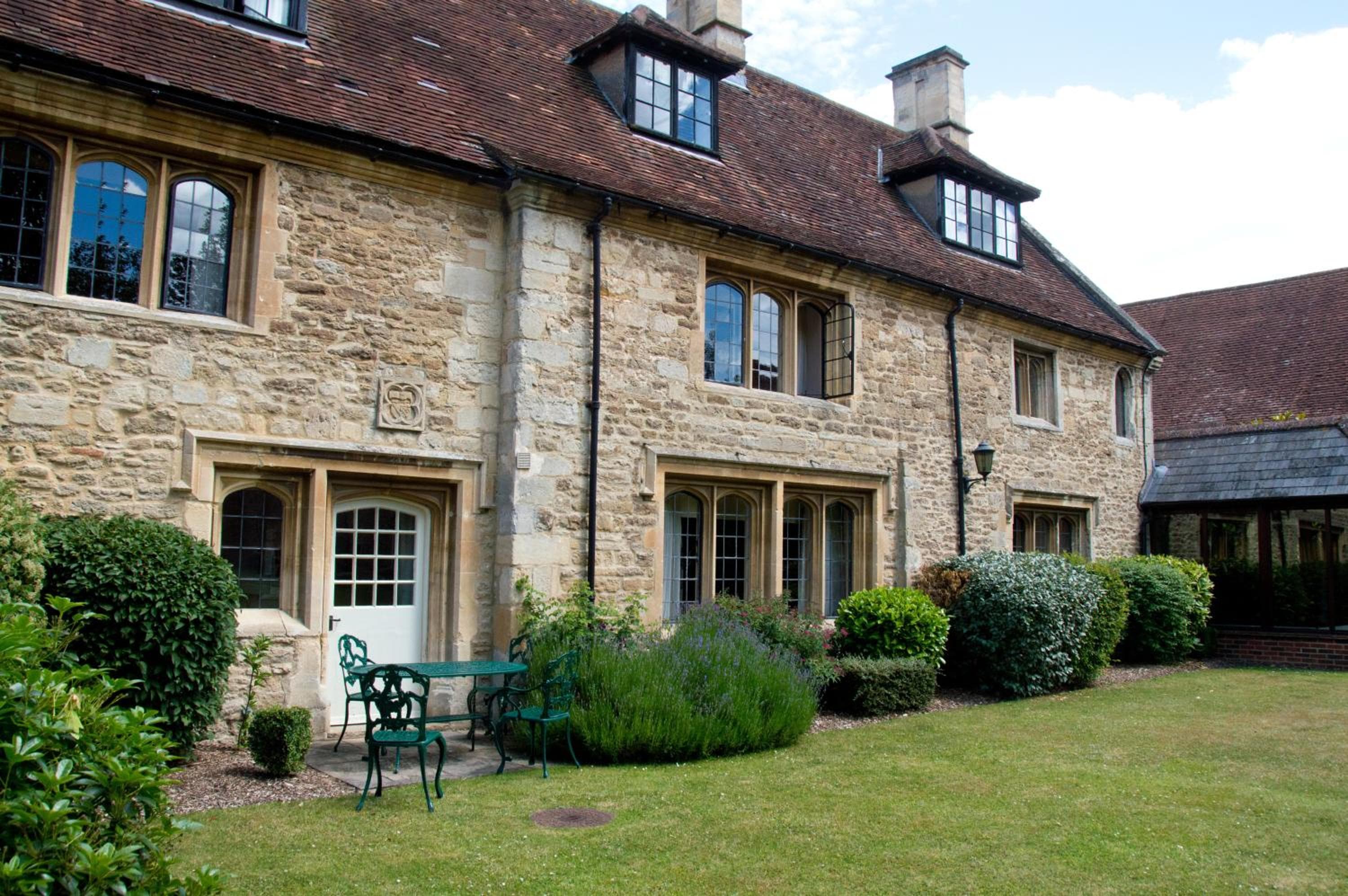 voco Oxford Thames by IHG