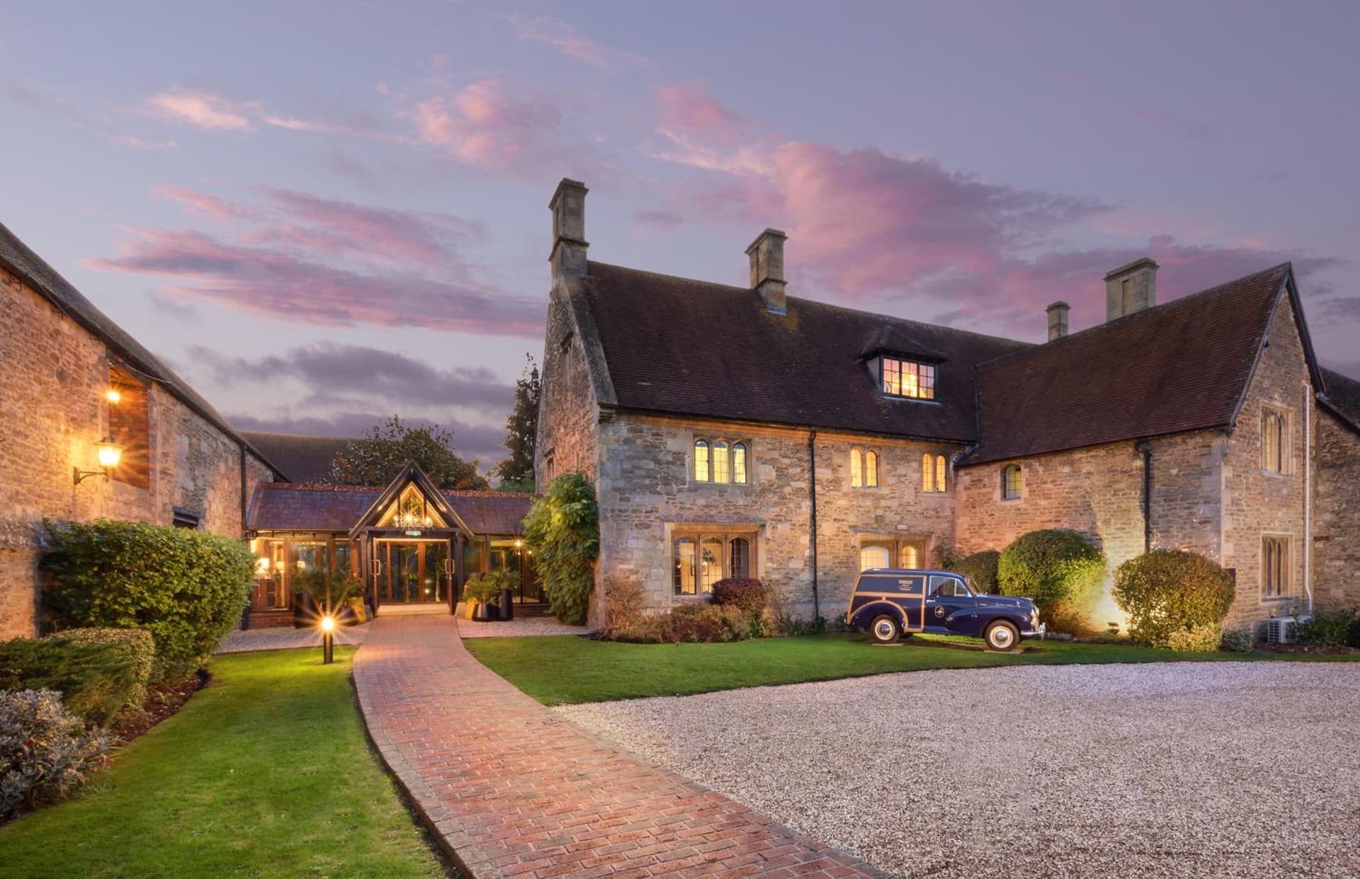 voco Oxford Thames by IHG