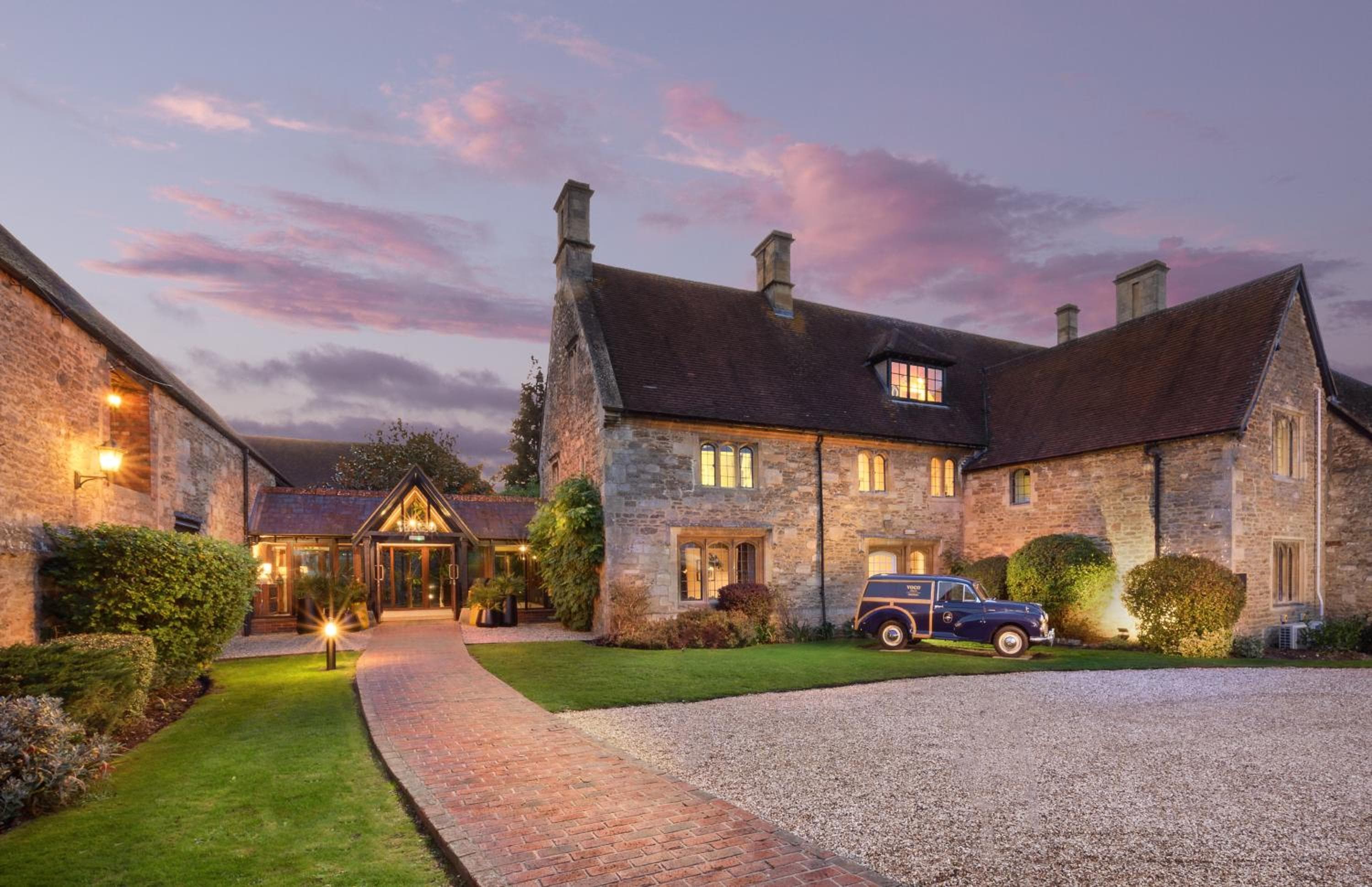 voco Oxford Thames by IHG