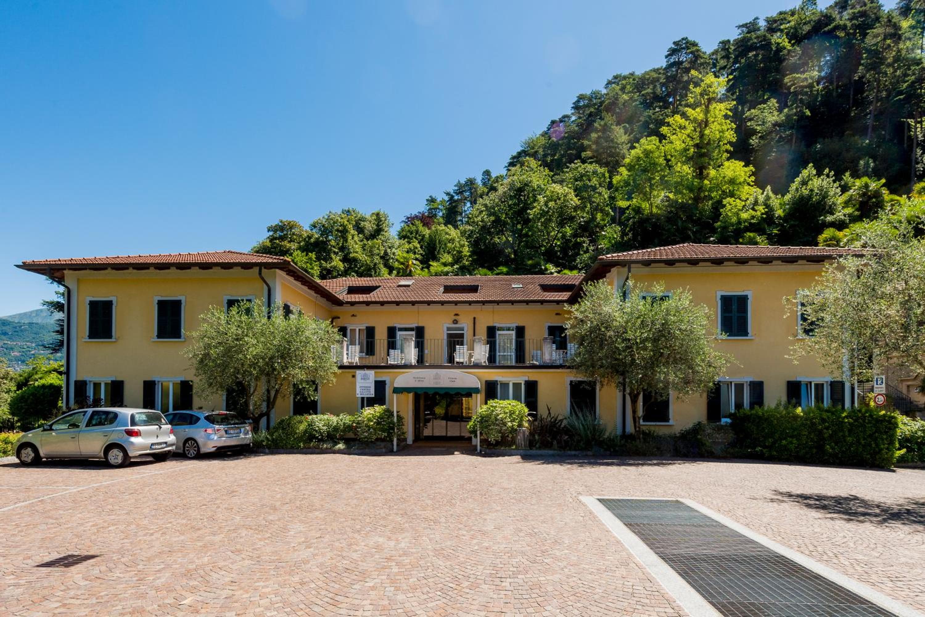 Residence L'Ulivo - Apartments in the city Center, with Fitness, Squash & Private Parking