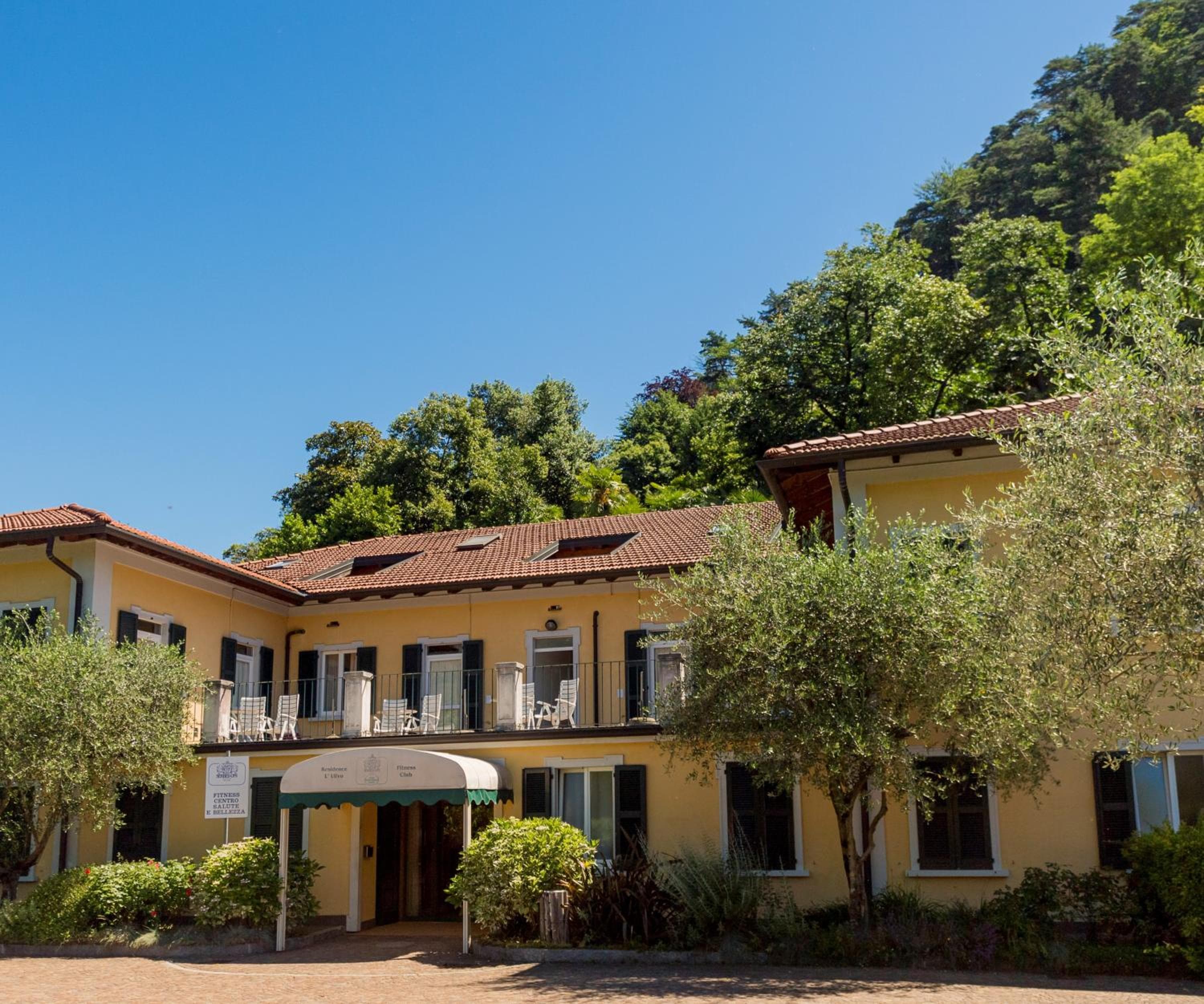 Residence L'Ulivo - Apartments in the city Center, with Fitness, Squash & Private Parking