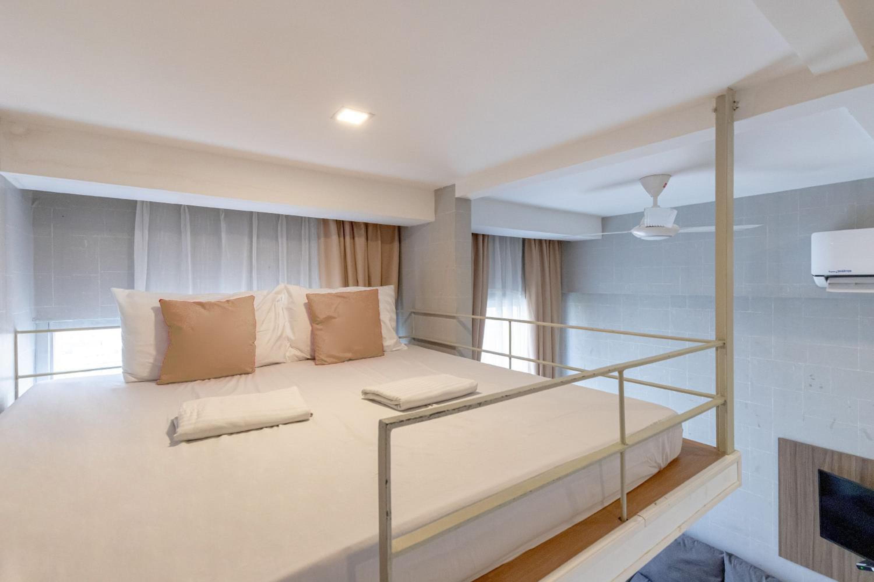 Selah Pods Hotel Manila