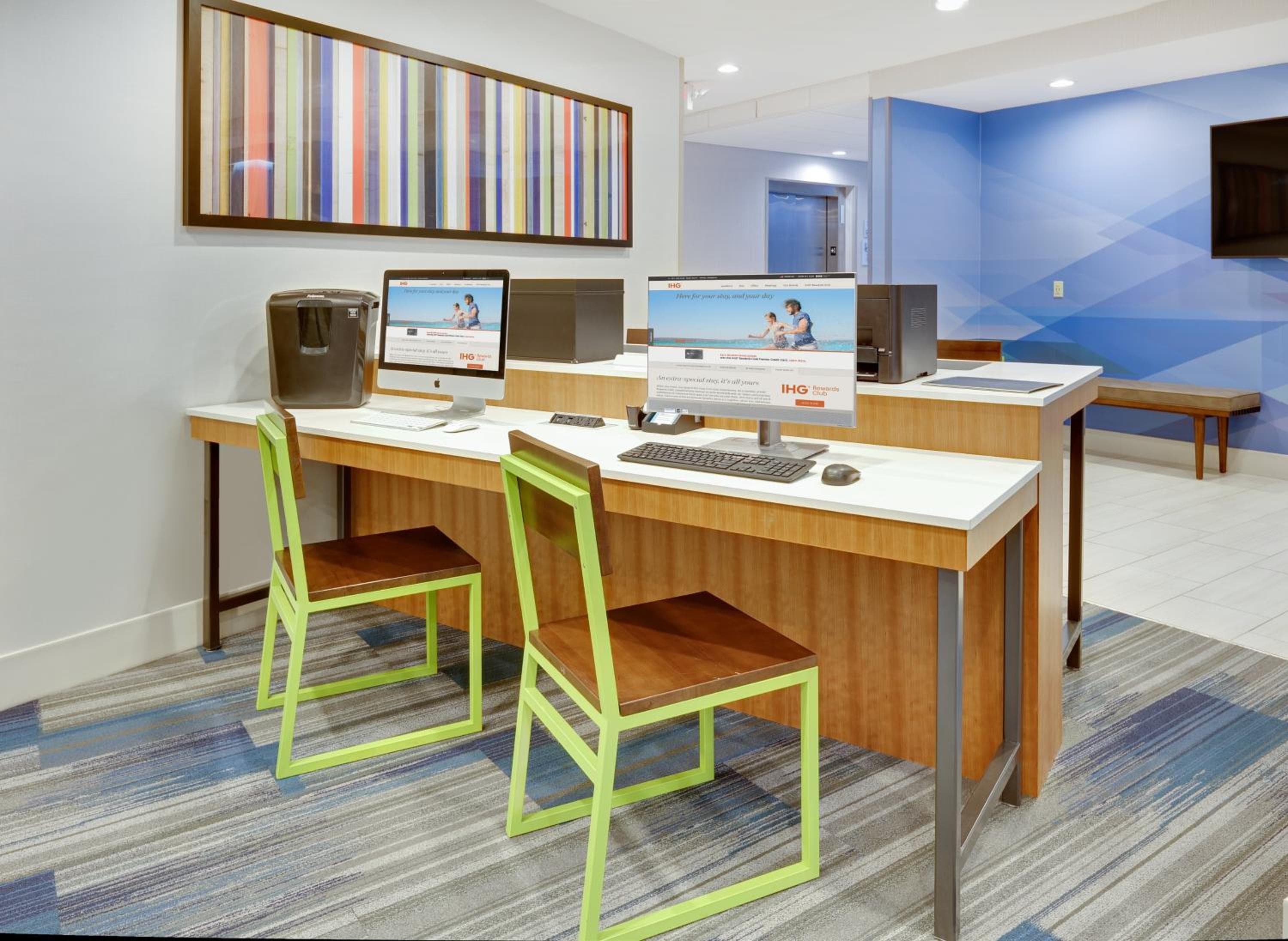Holiday Inn Express & Suites Dallas NW - Farmers Branch by IHG