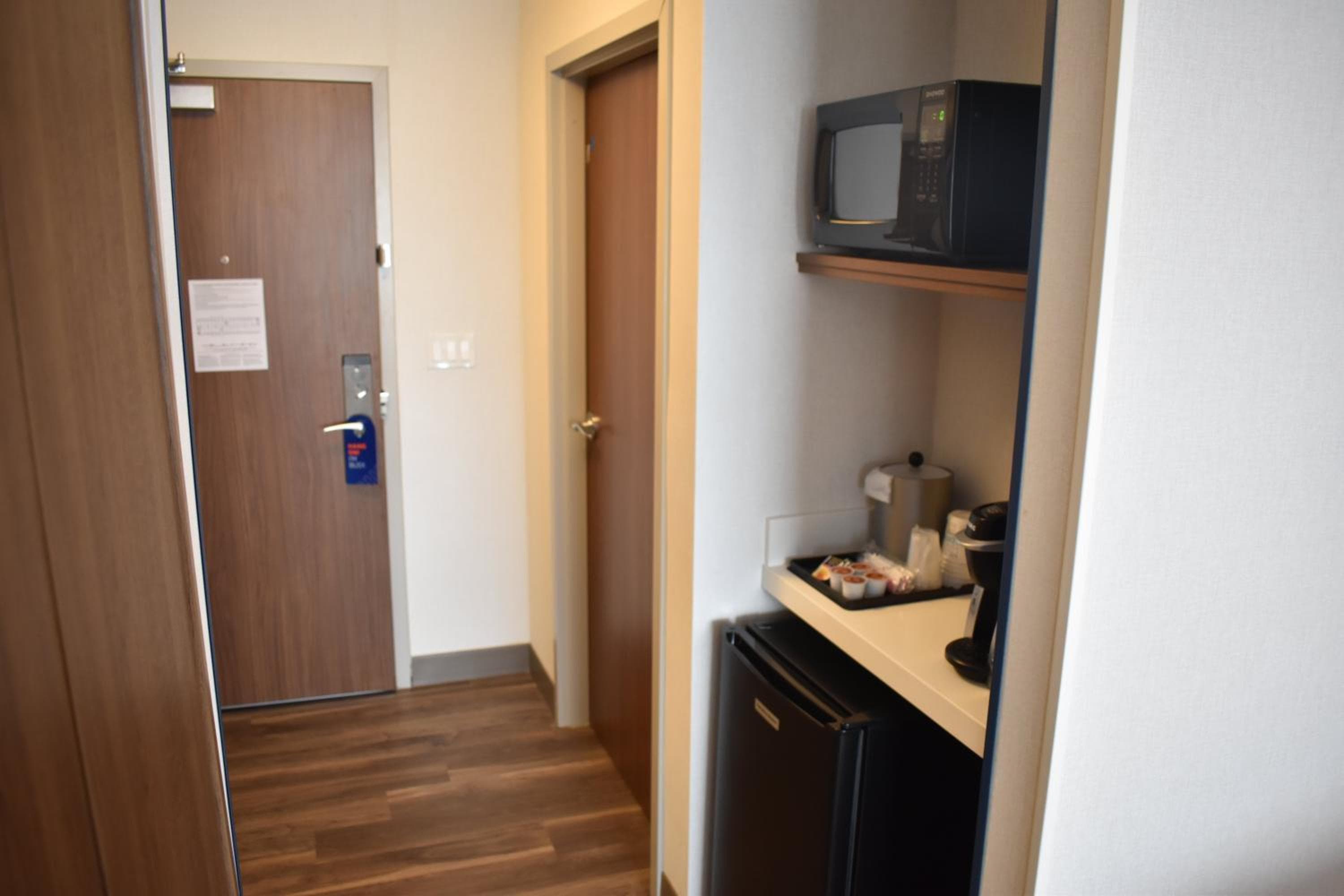 Holiday Inn Express & Suites - Boston South - Randolph by IHG