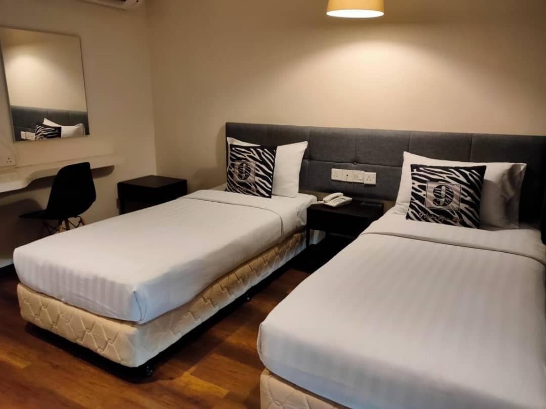 9 Square Hotel - Subang