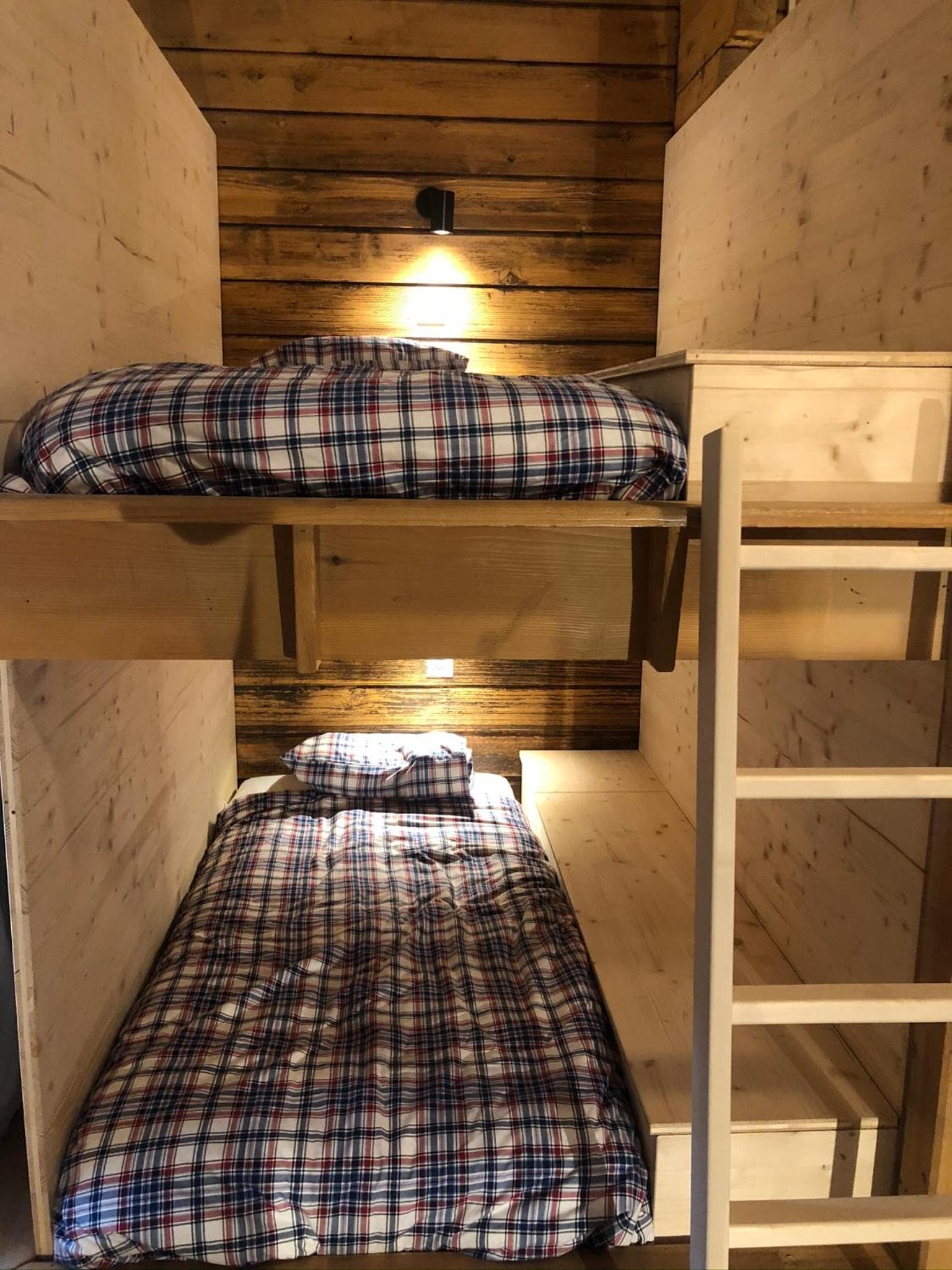 Freeride Hostel Restaurant & Camps