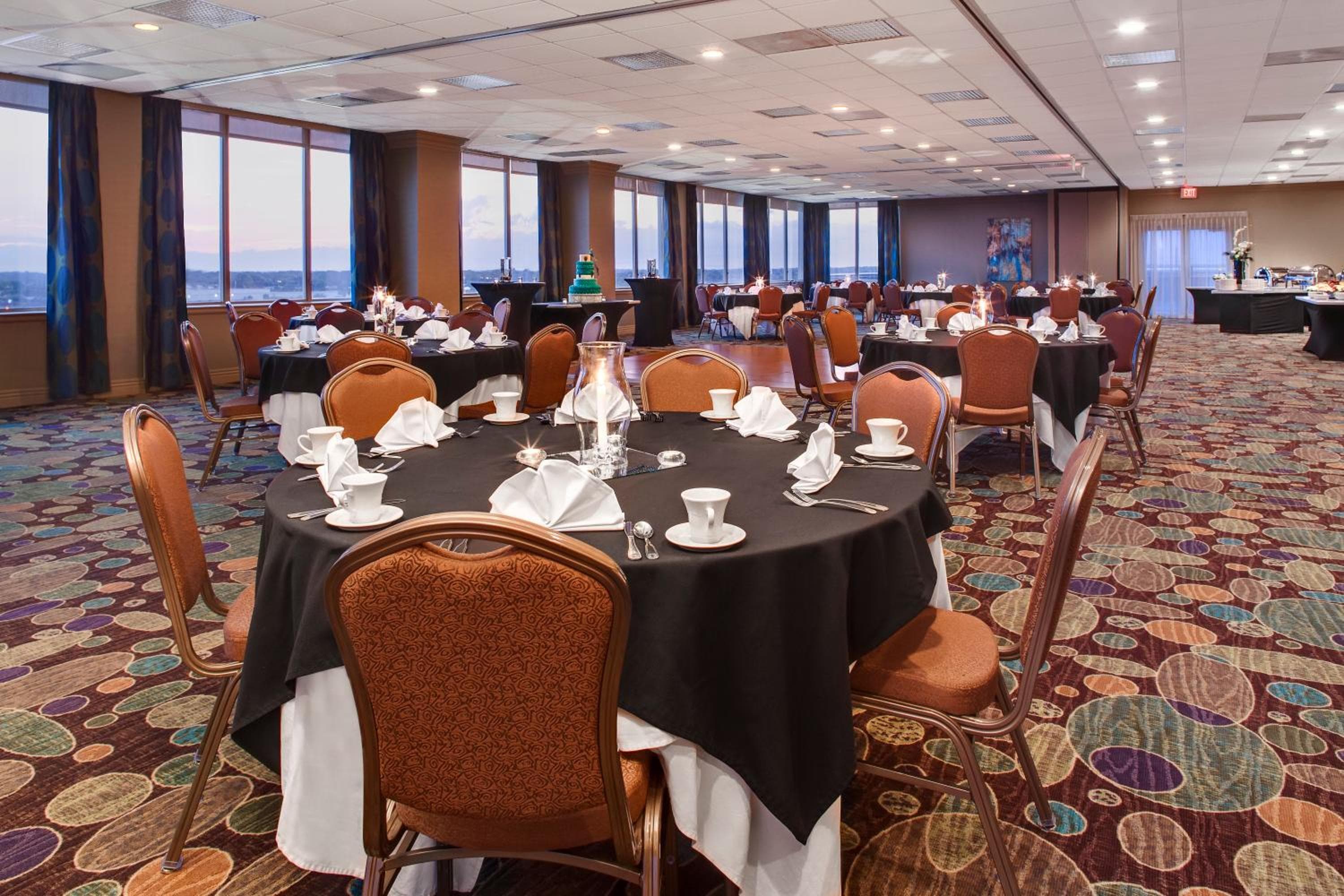 Holiday Inn Hotel & Suites Overland Park-West by IHG