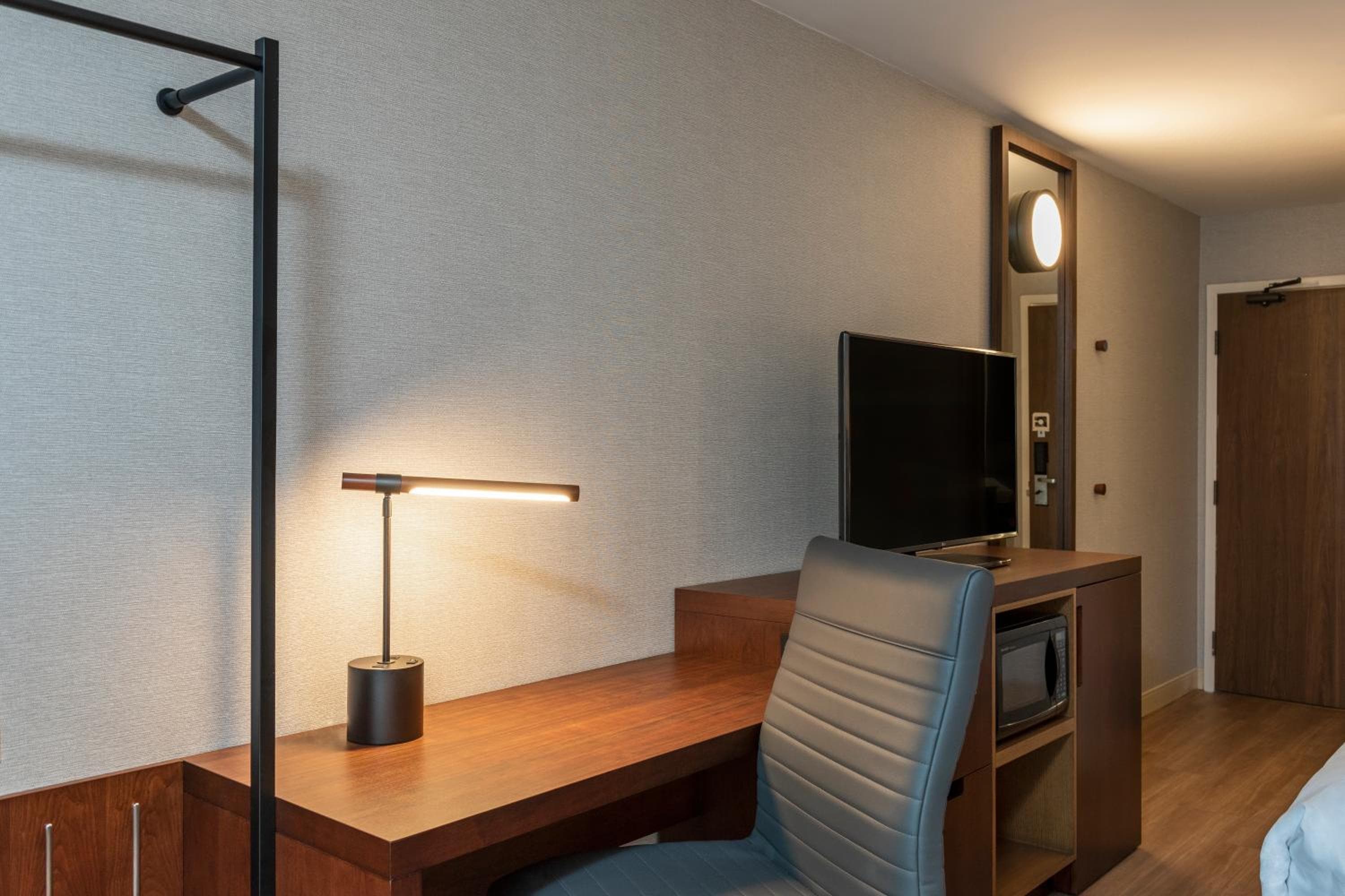 Comfort Inn Cambridge - Highway 401