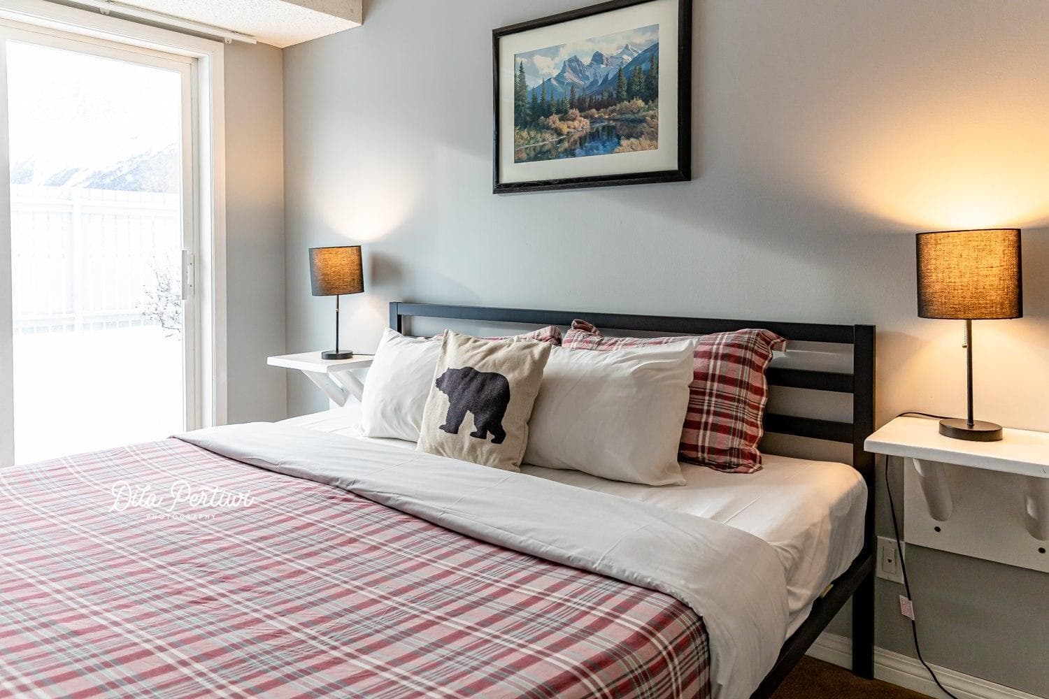 Canadian Rockies Chalets by Trilink - 2 & 3 Bedroom Condos - Self Check-In - Walking Distance to Downtown - Free Parking - Pet-Friendly - No AC