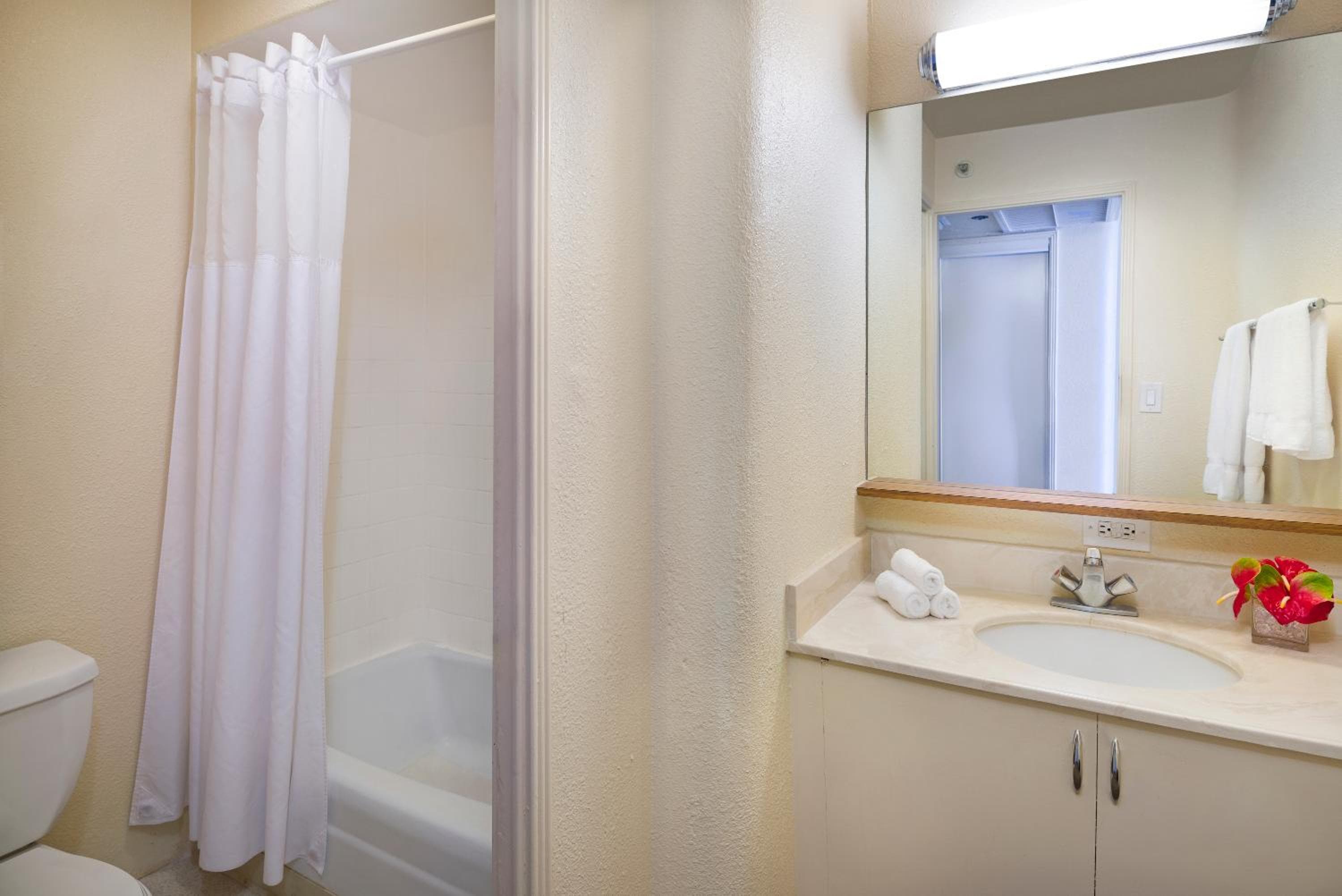Ohia Waikiki Studio Suites