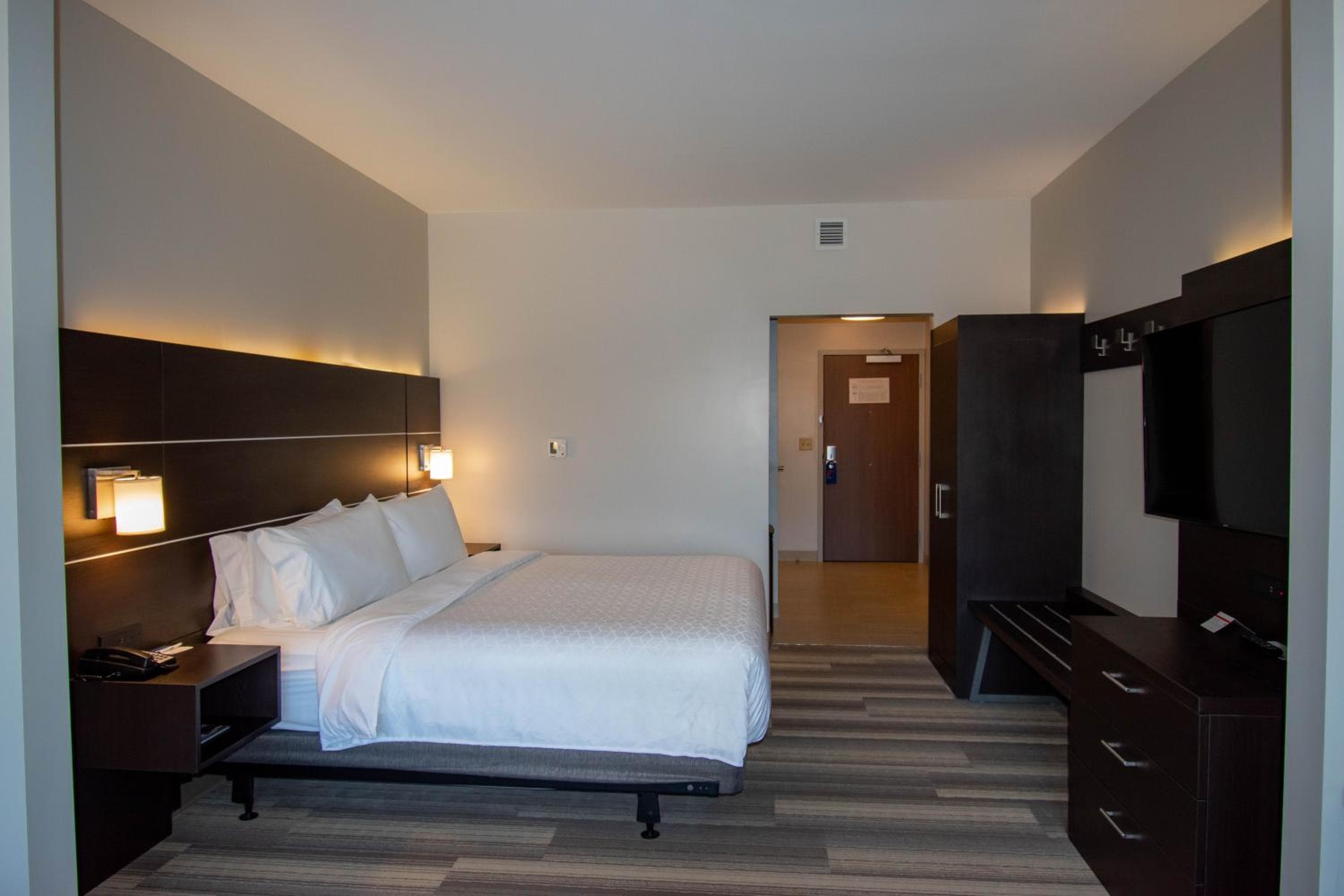 Holiday Inn Express & Suites Tonawanda - Buffalo Area by IHG
