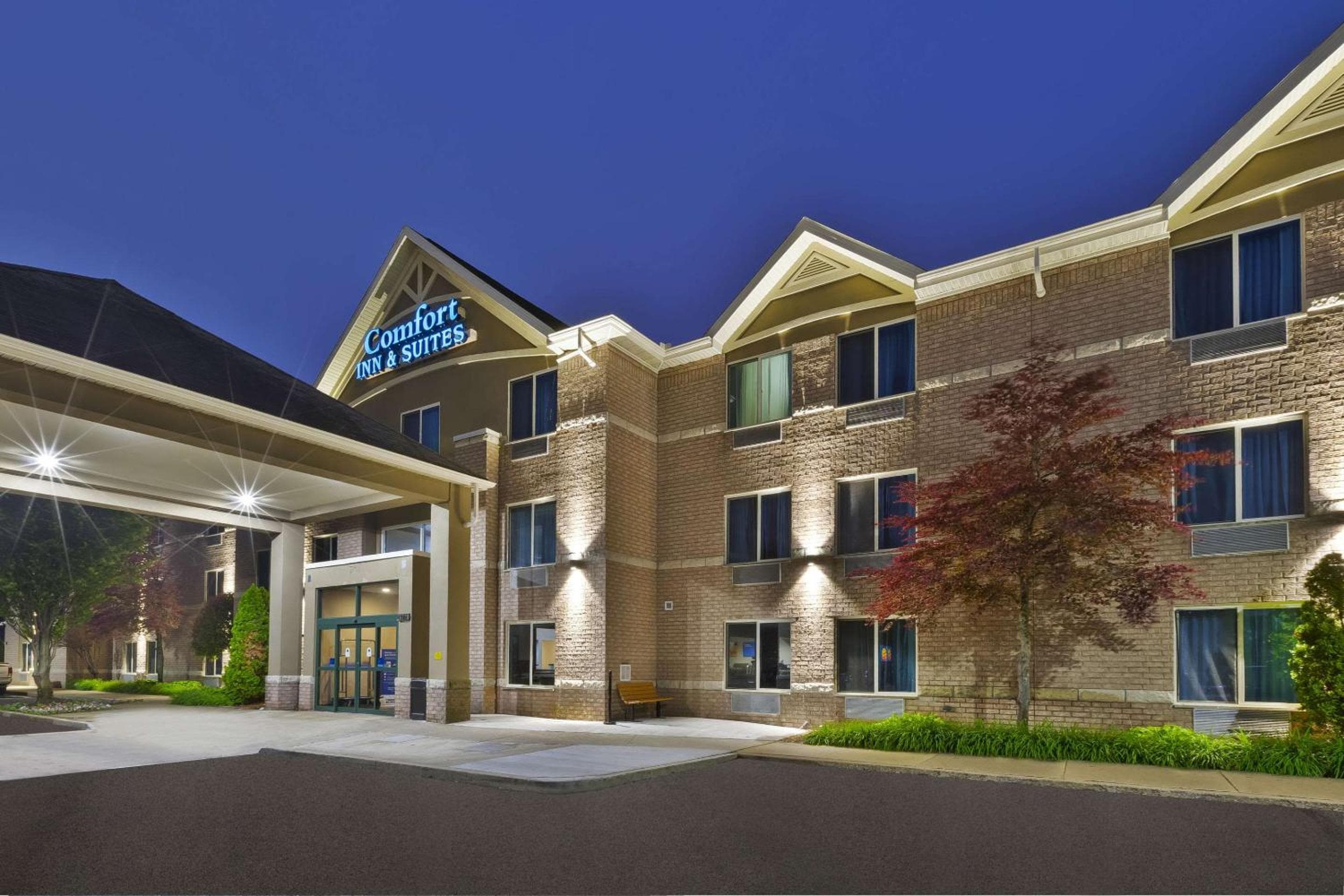 Comfort Inn & Suites Taylor - Detroit