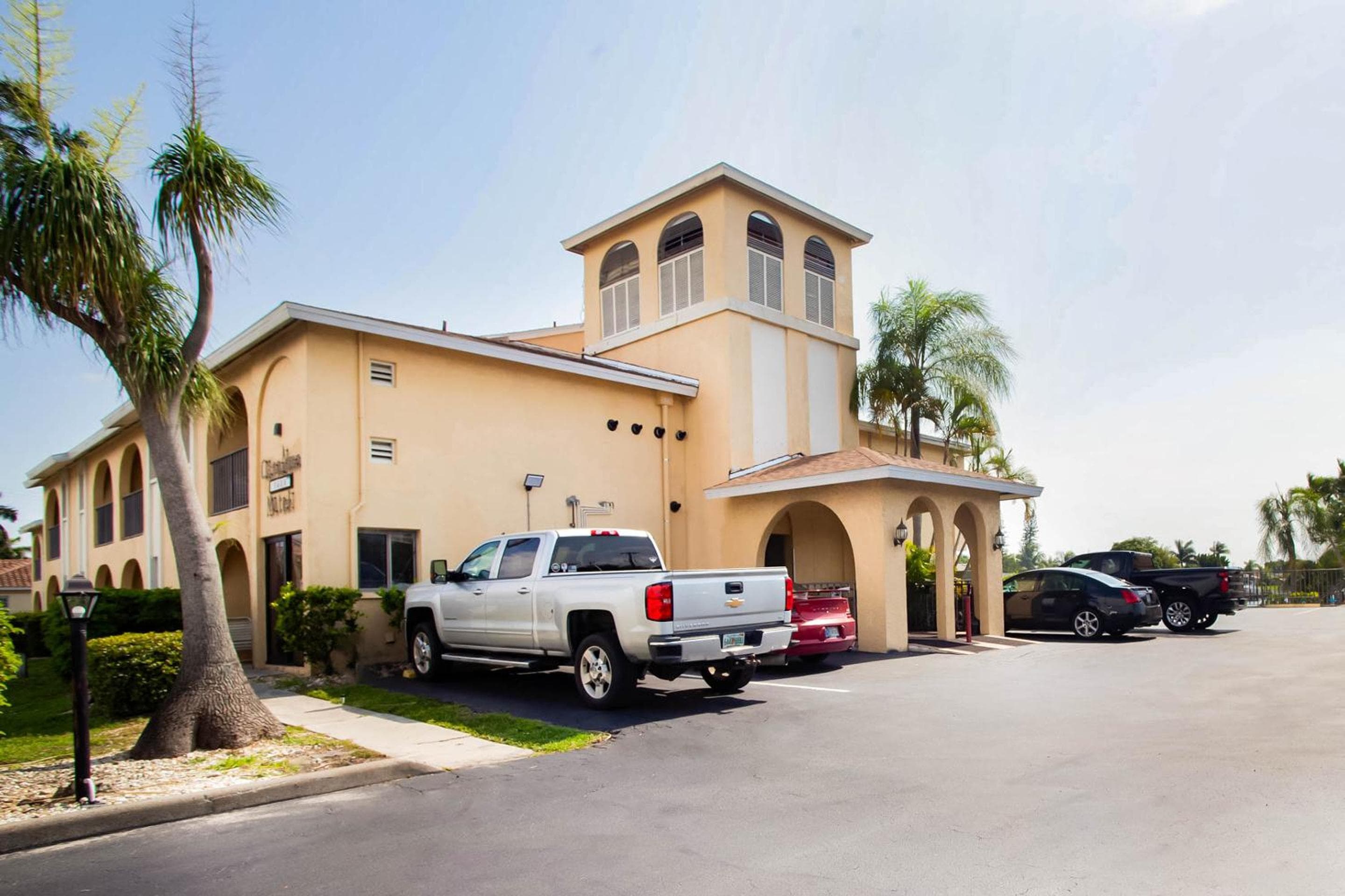 OYO Waterfront Hotel- Cape Coral Fort Myers, FL