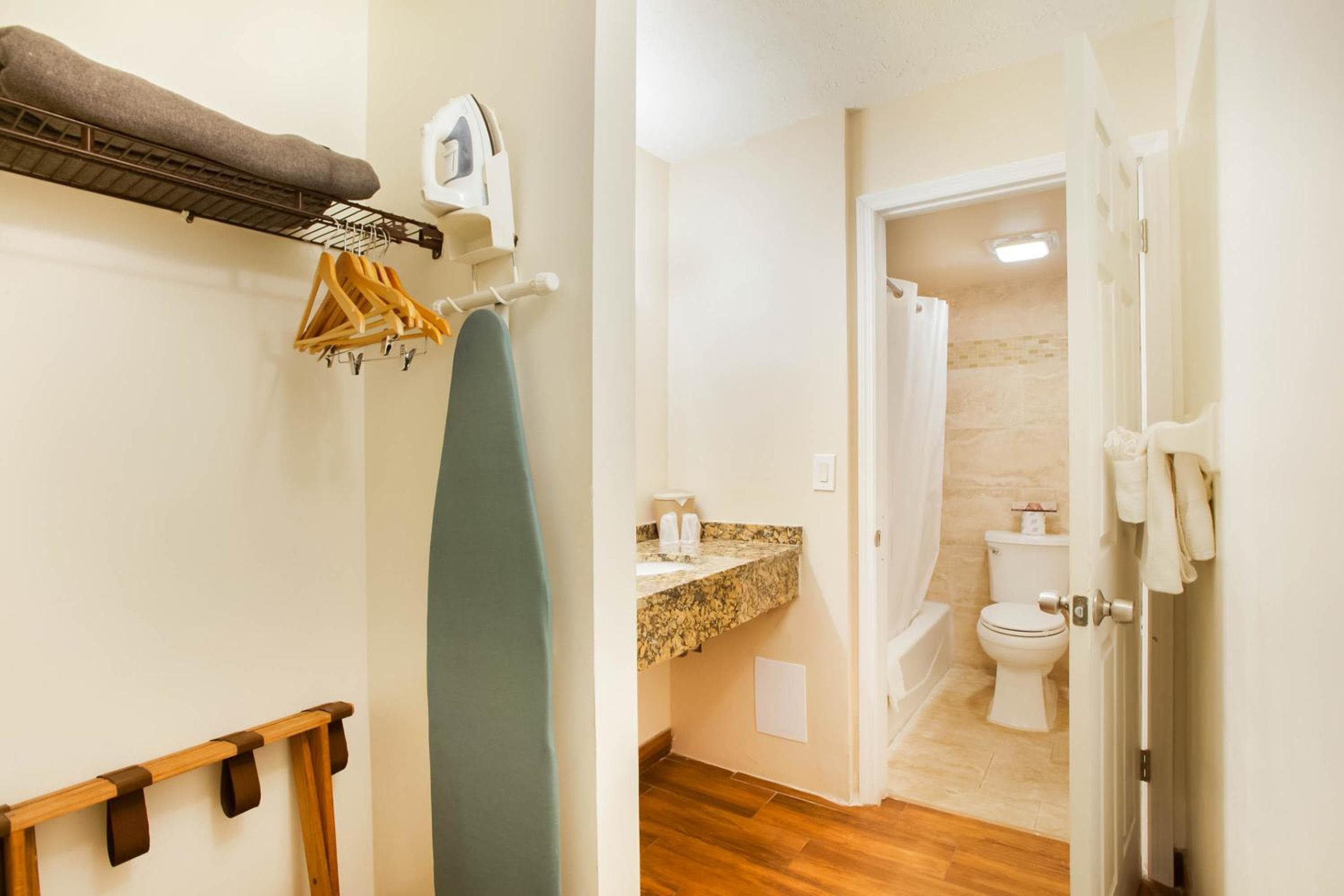 OYO Waterfront Hotel- Cape Coral Fort Myers, FL