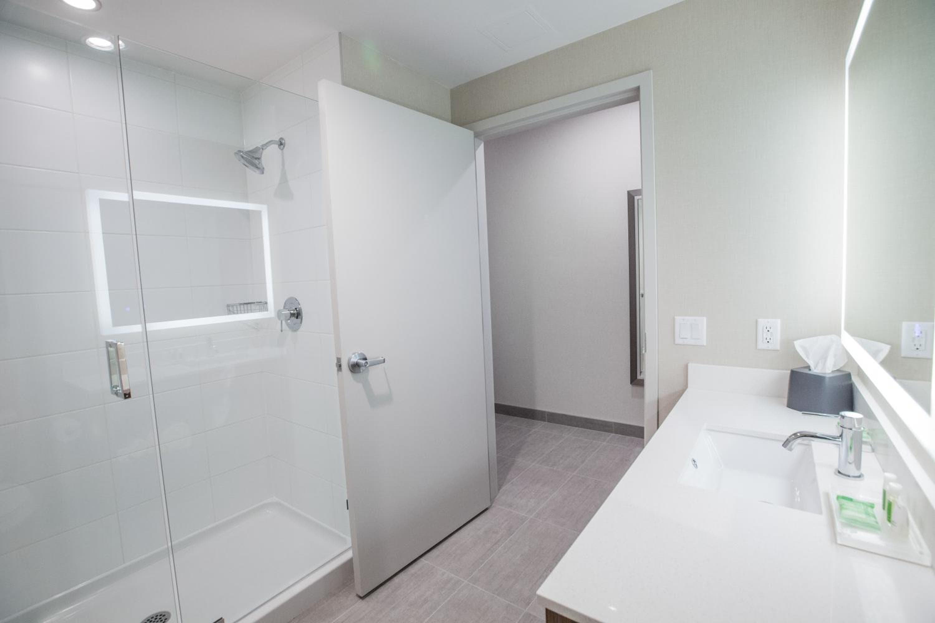 Holiday Inn Hotel & Suites Calgary South - Conference Ctr by IHG