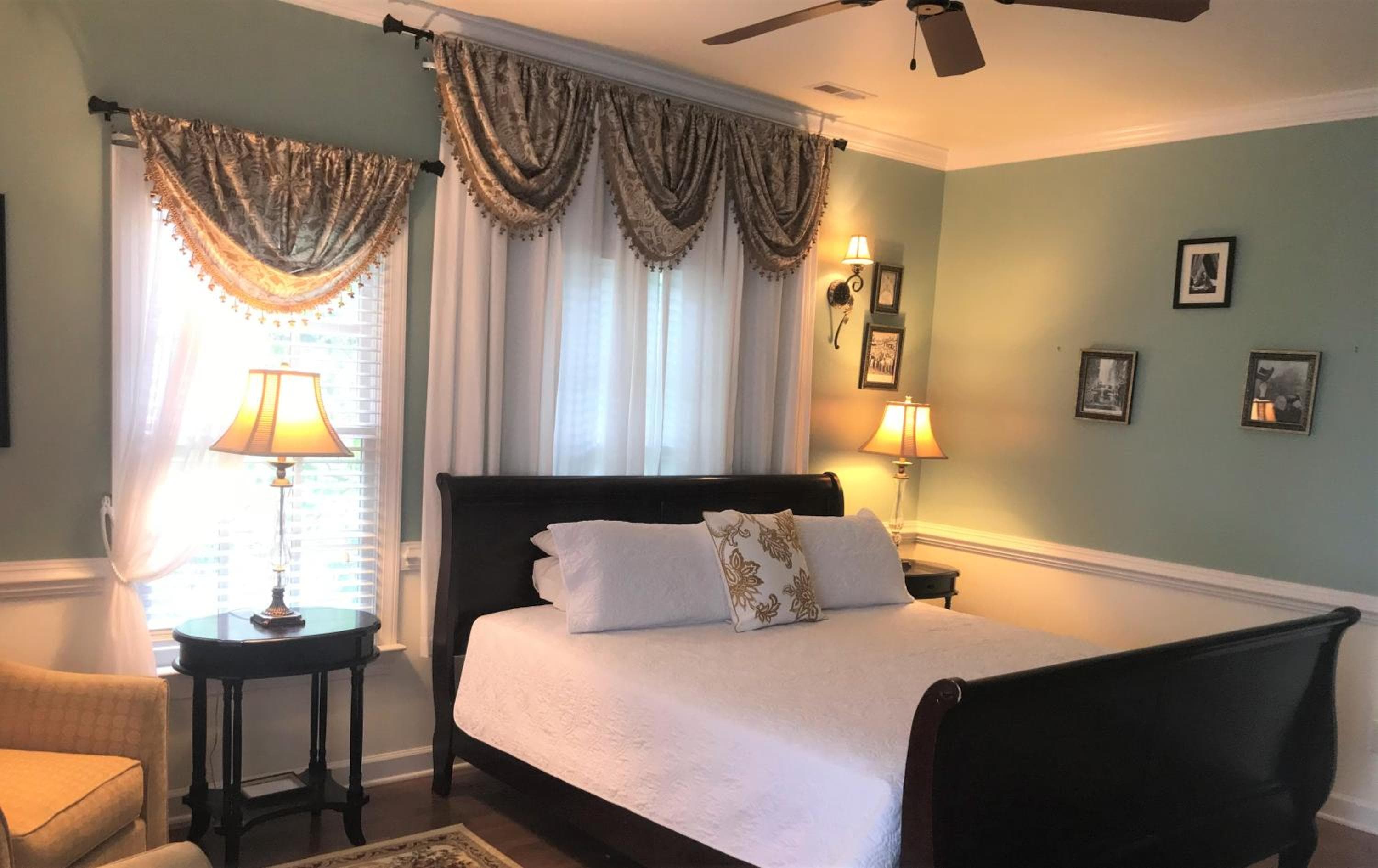 A Williamsburg White House Inn