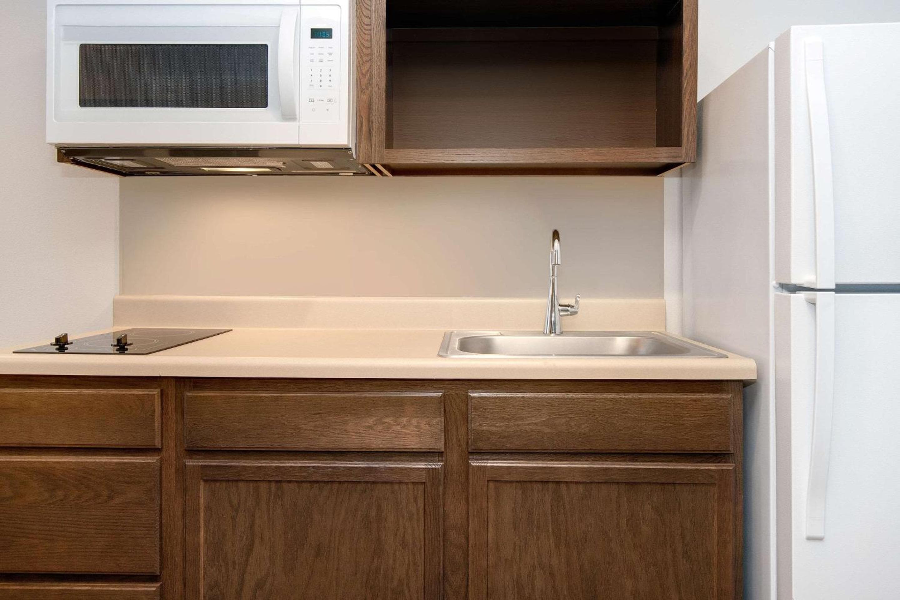 WoodSpring Suites Carol Stream - Chicago