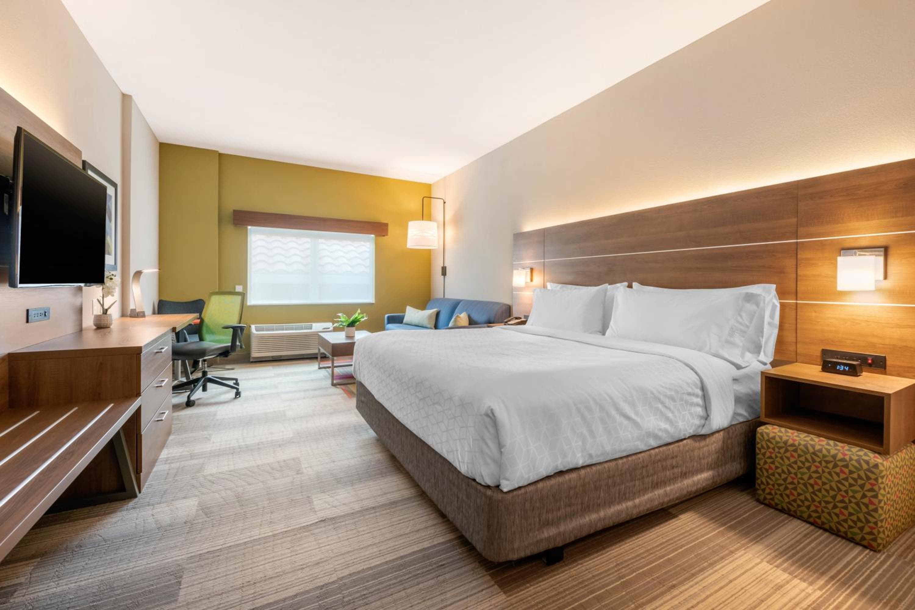 Holiday Inn Express & Suites - St. Petersburg - Madeira Beach by IHG