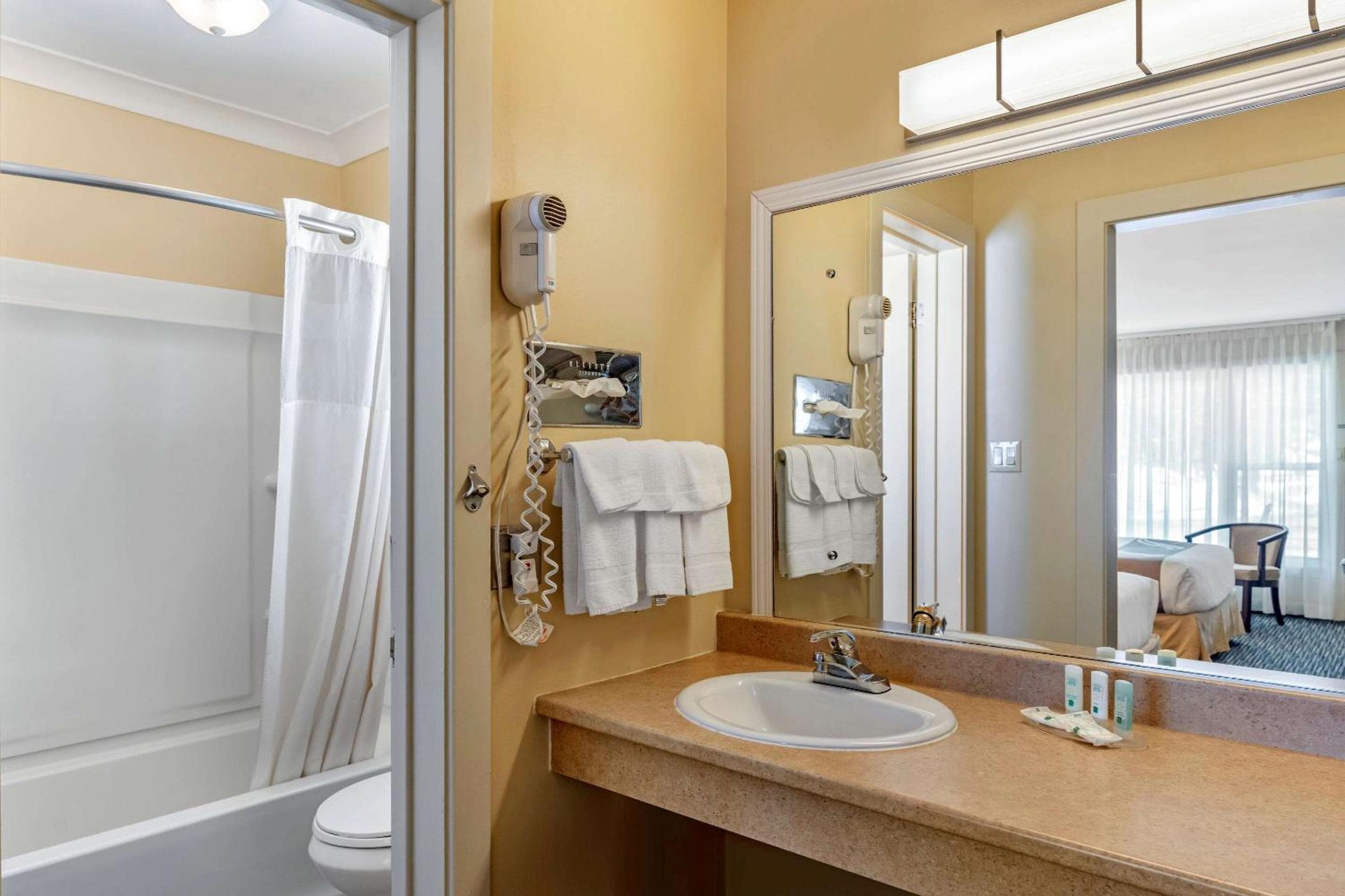 Quality Inn & Suites Garden of the Gulf
