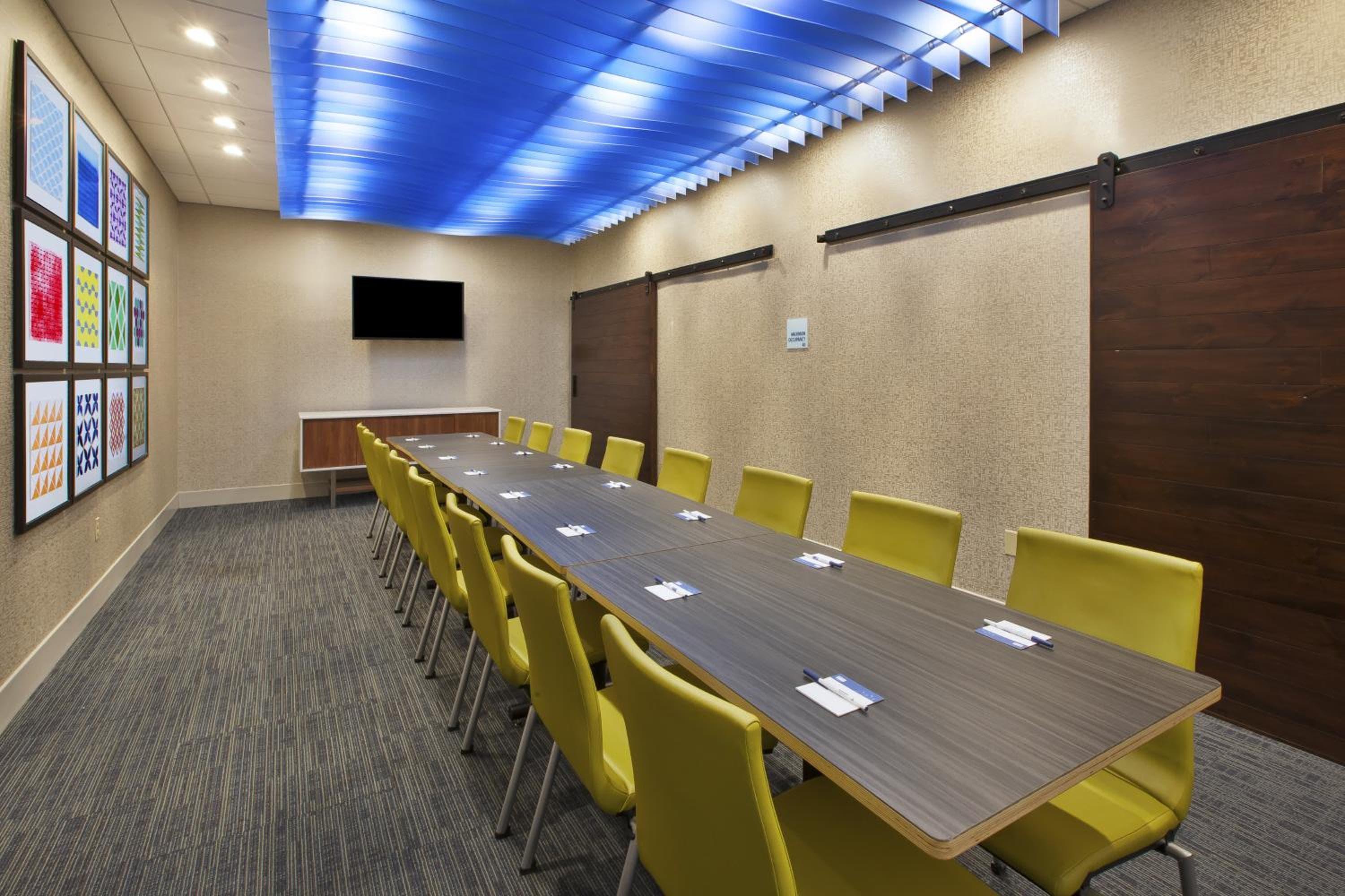 Holiday Inn Express & Suites - Parkersburg East by IHG