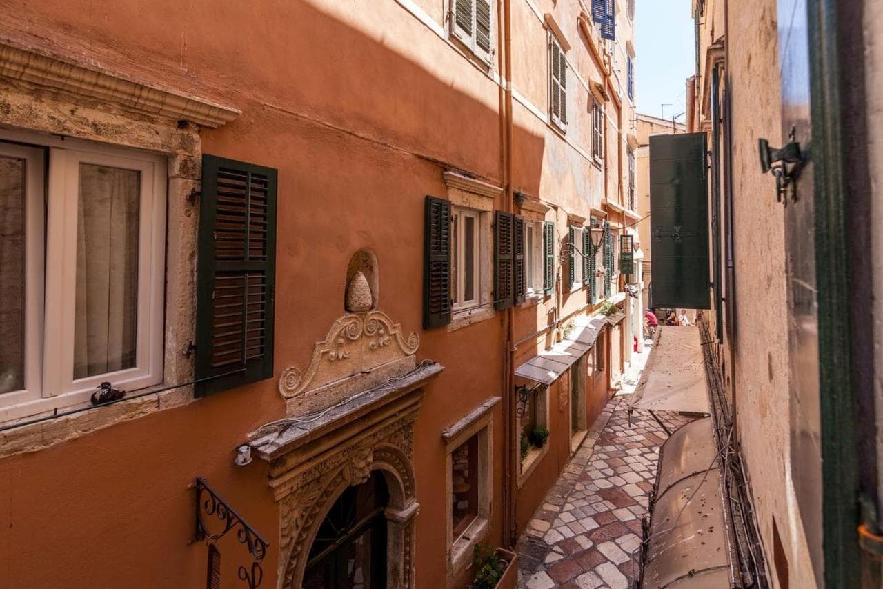 Queen Apartment, in the heart of Corfu Historical Old Town Center!