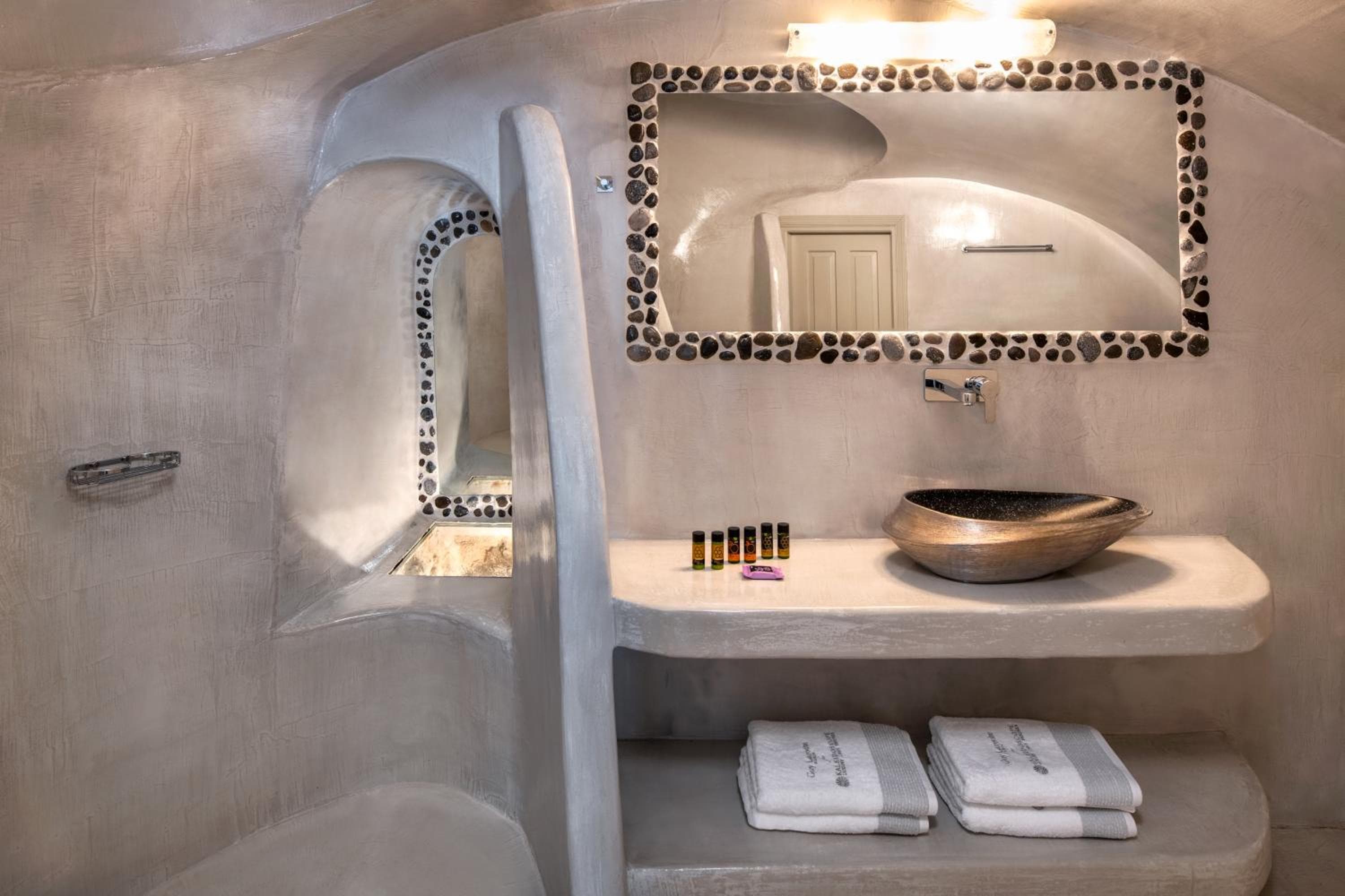 Kaleidoscope Oia Suites