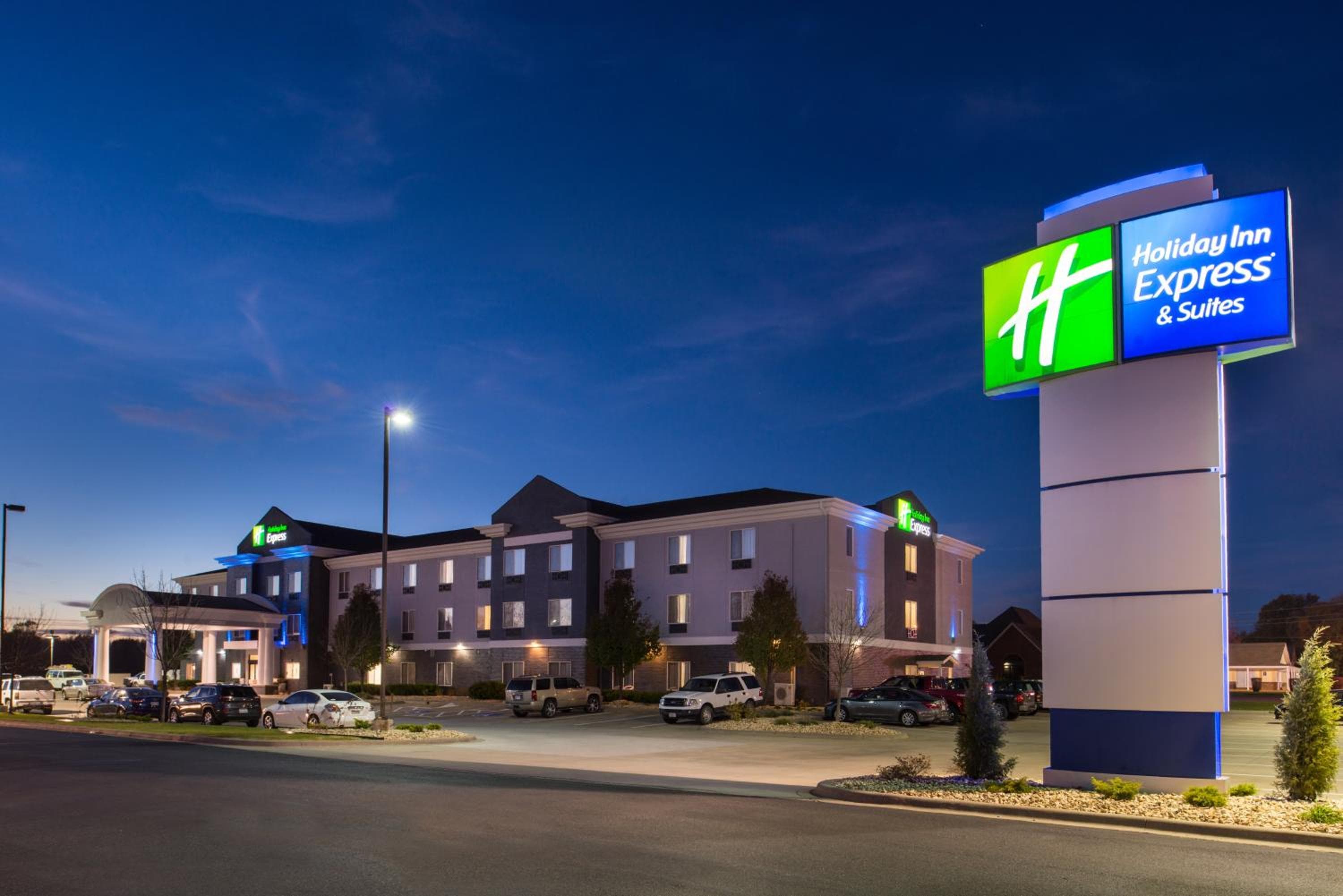 Holiday Inn Express & Suites Pittsburg by IHG