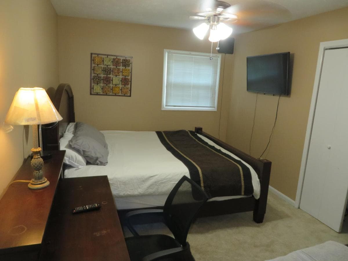 Atlanta Hartsfield Airport Guesthouse - Netflix Disney Amzn