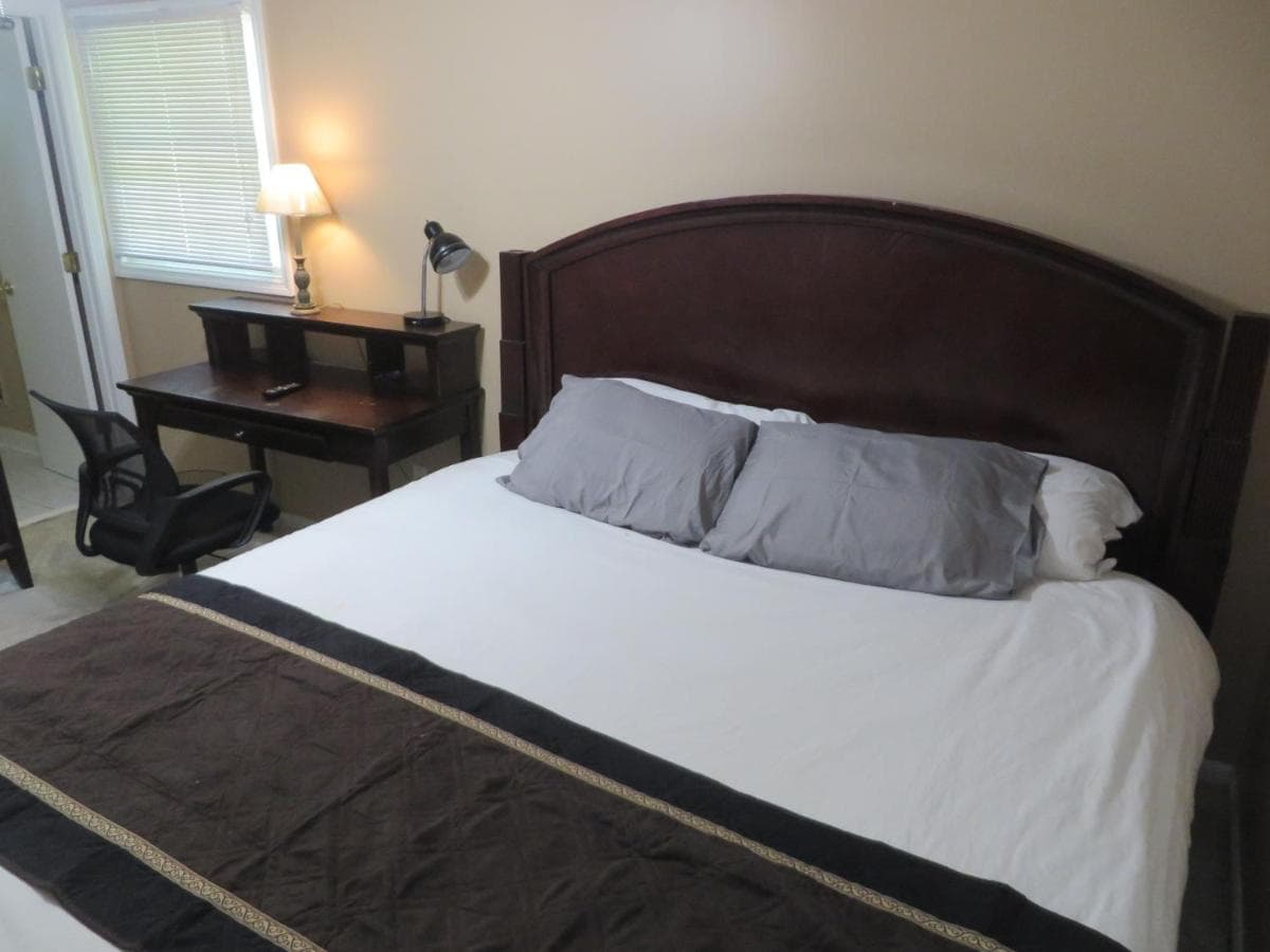 Atlanta Hartsfield Airport Guesthouse - Netflix Disney Amzn