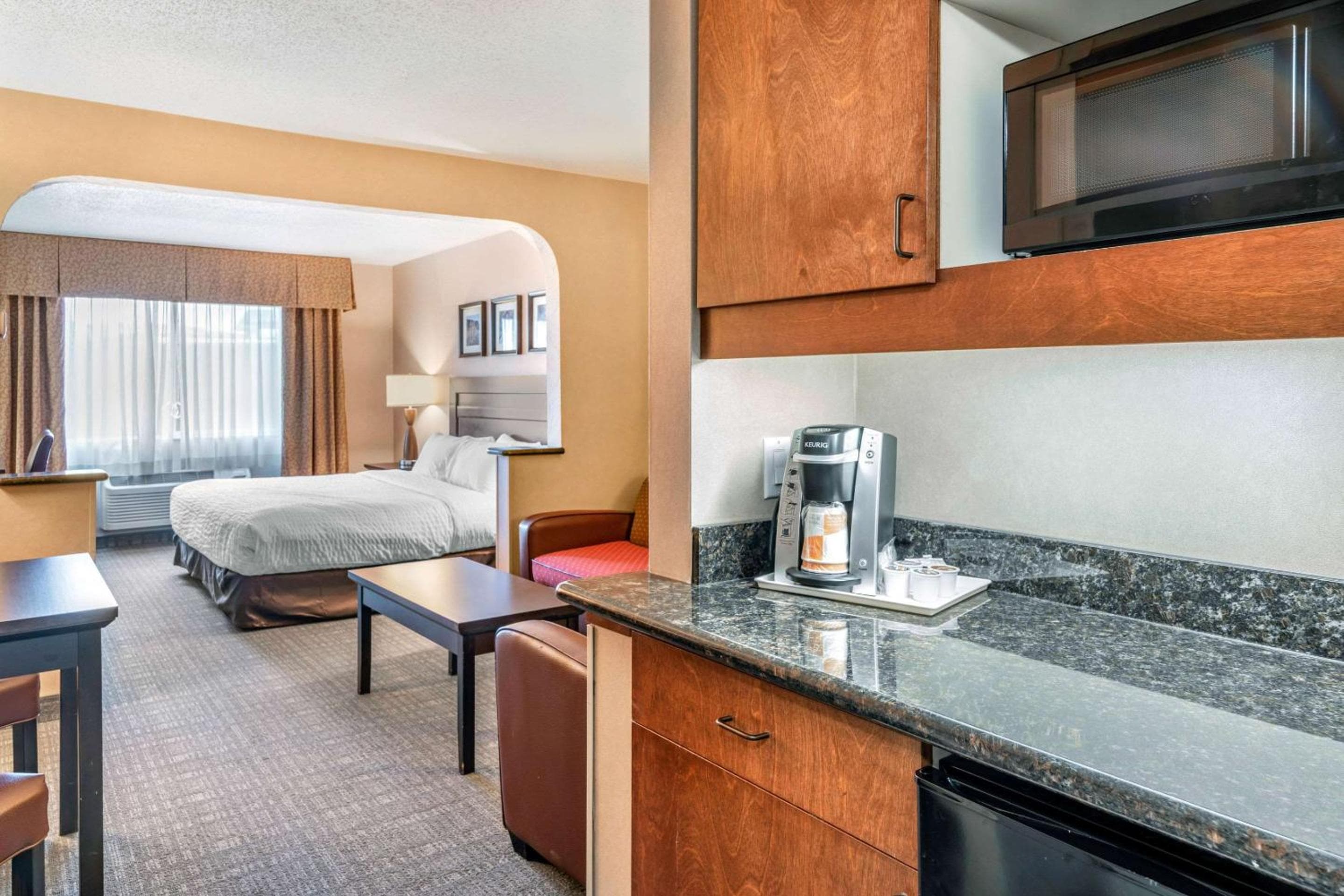 Clarion Pointe Medford